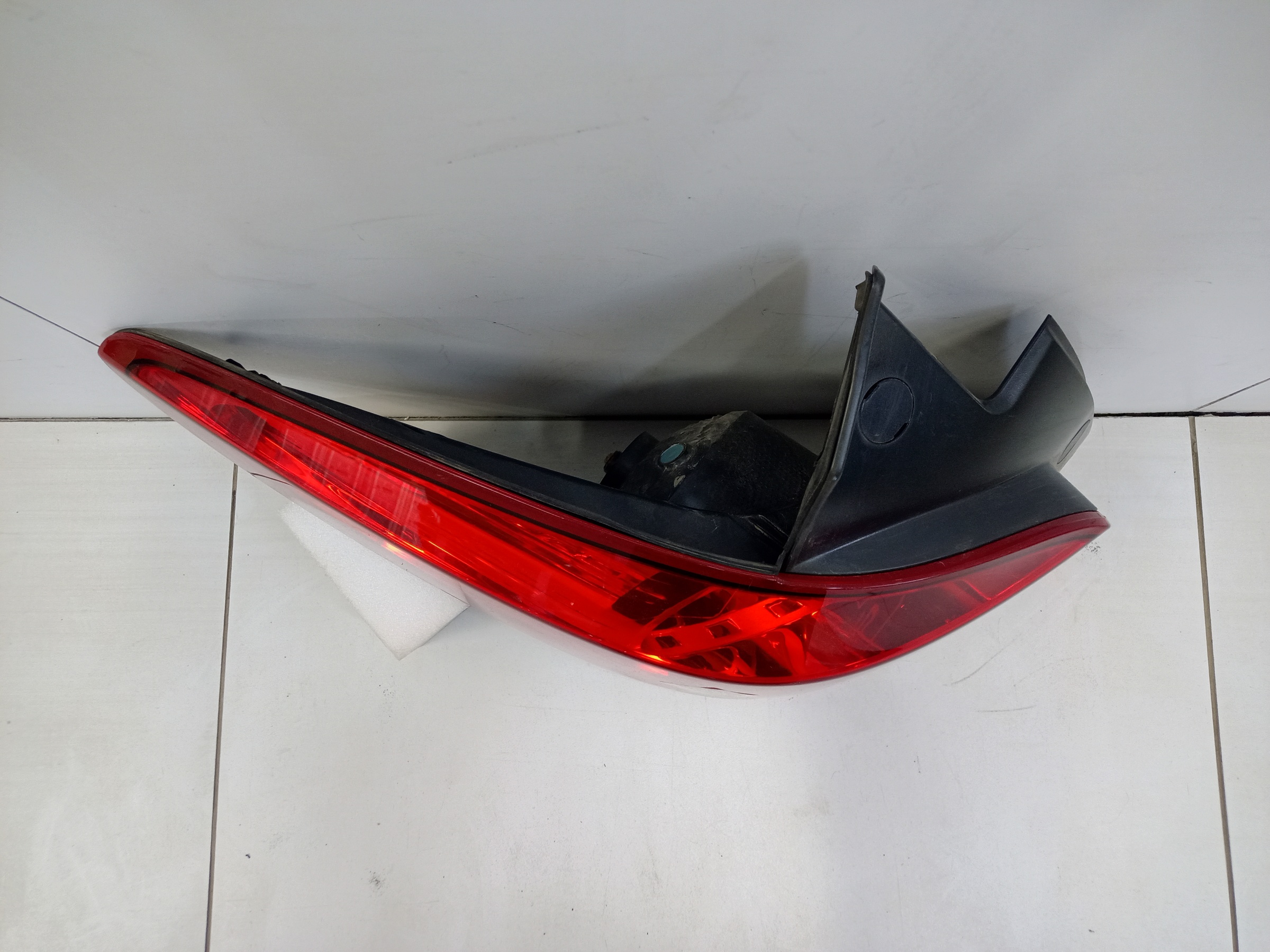 Фонарь задний левый Chevrolet Cruze Hatchback