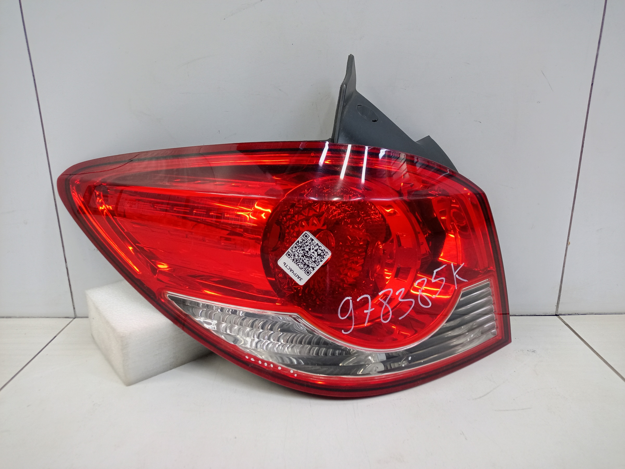 Фонарь задний левый Chevrolet Cruze Hatchback