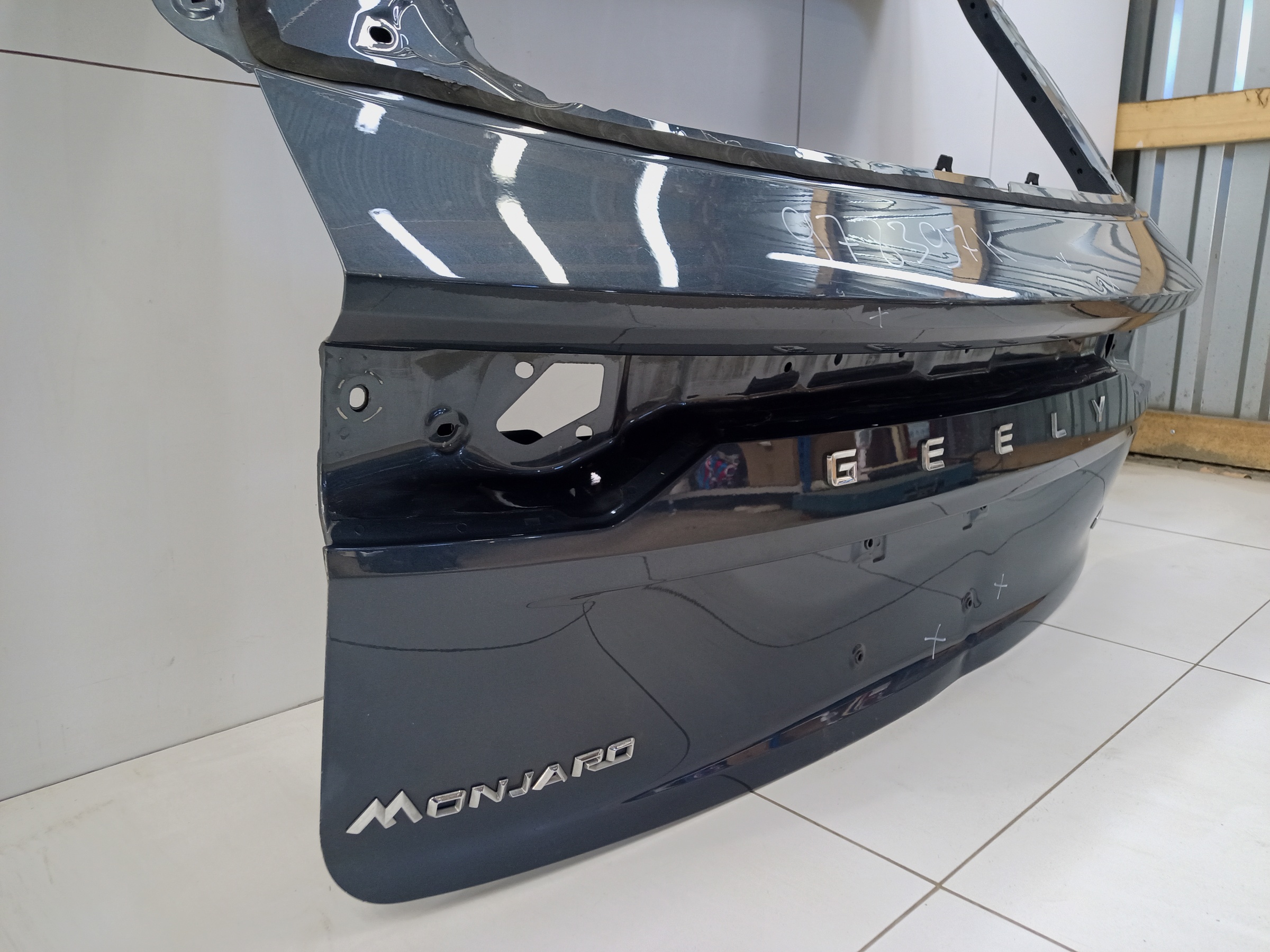 Крышка багажника Geely Monjaro