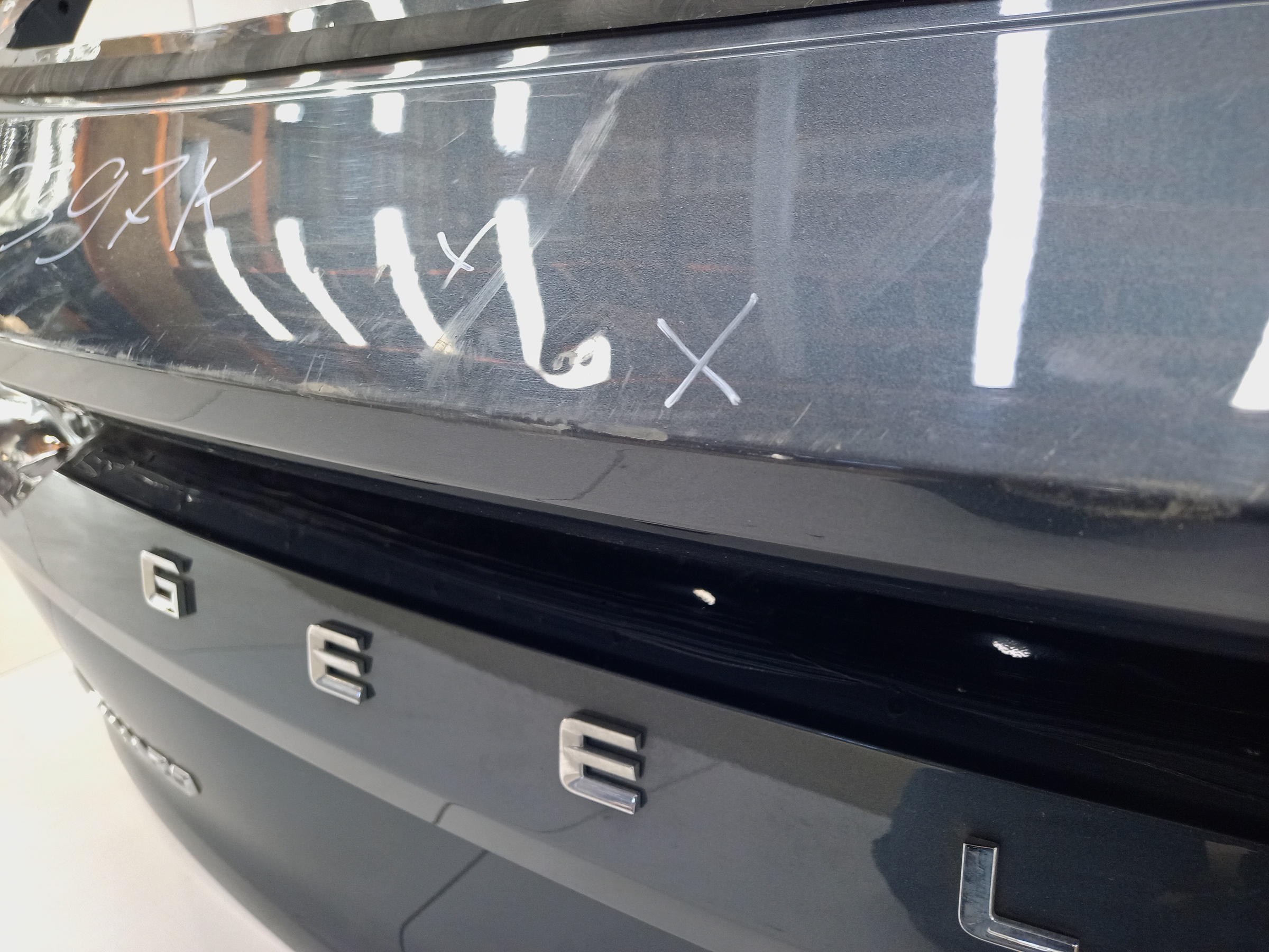 Крышка багажника Geely Monjaro