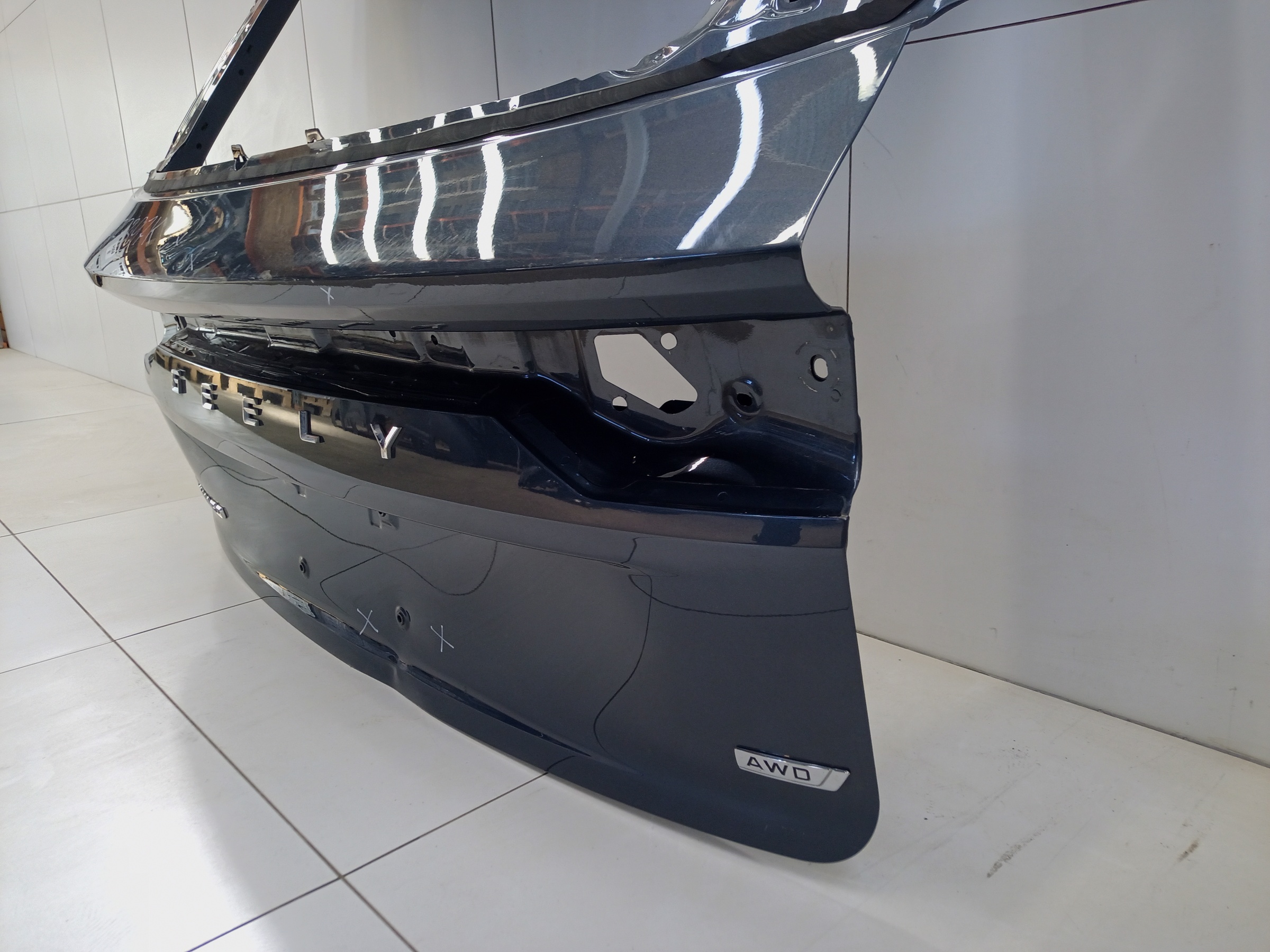 Крышка багажника Geely Monjaro