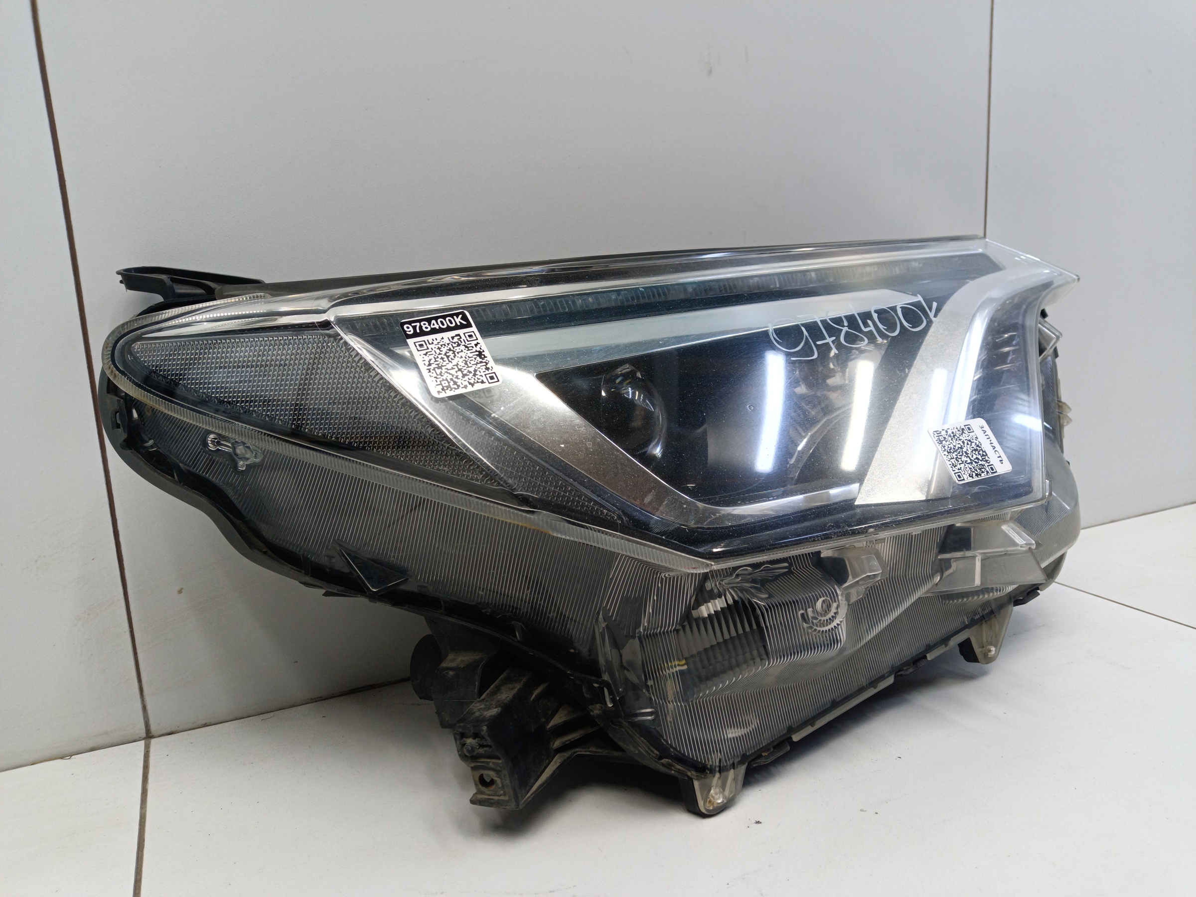 Фара передняя правая Toyota RAV4 CA40 Restail LED