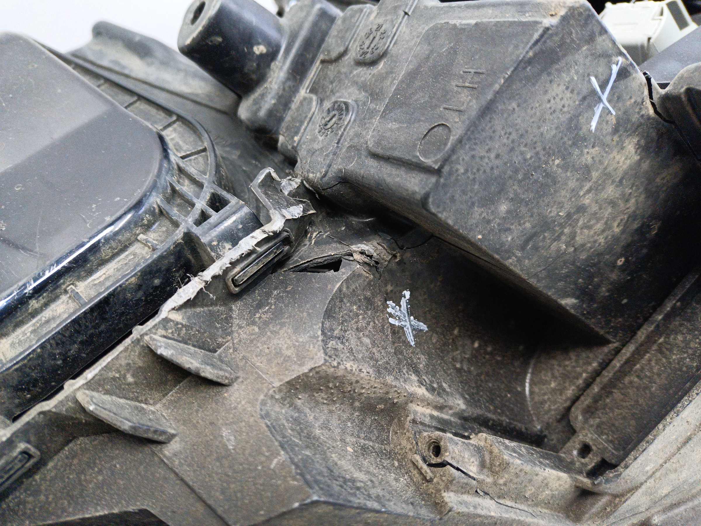 Фара передняя левая Peugeot Traveller