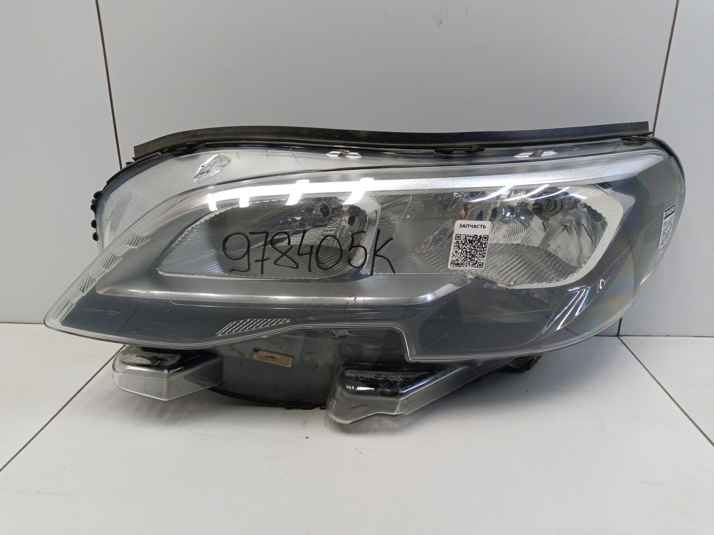 Фара передняя левая Peugeot Traveller