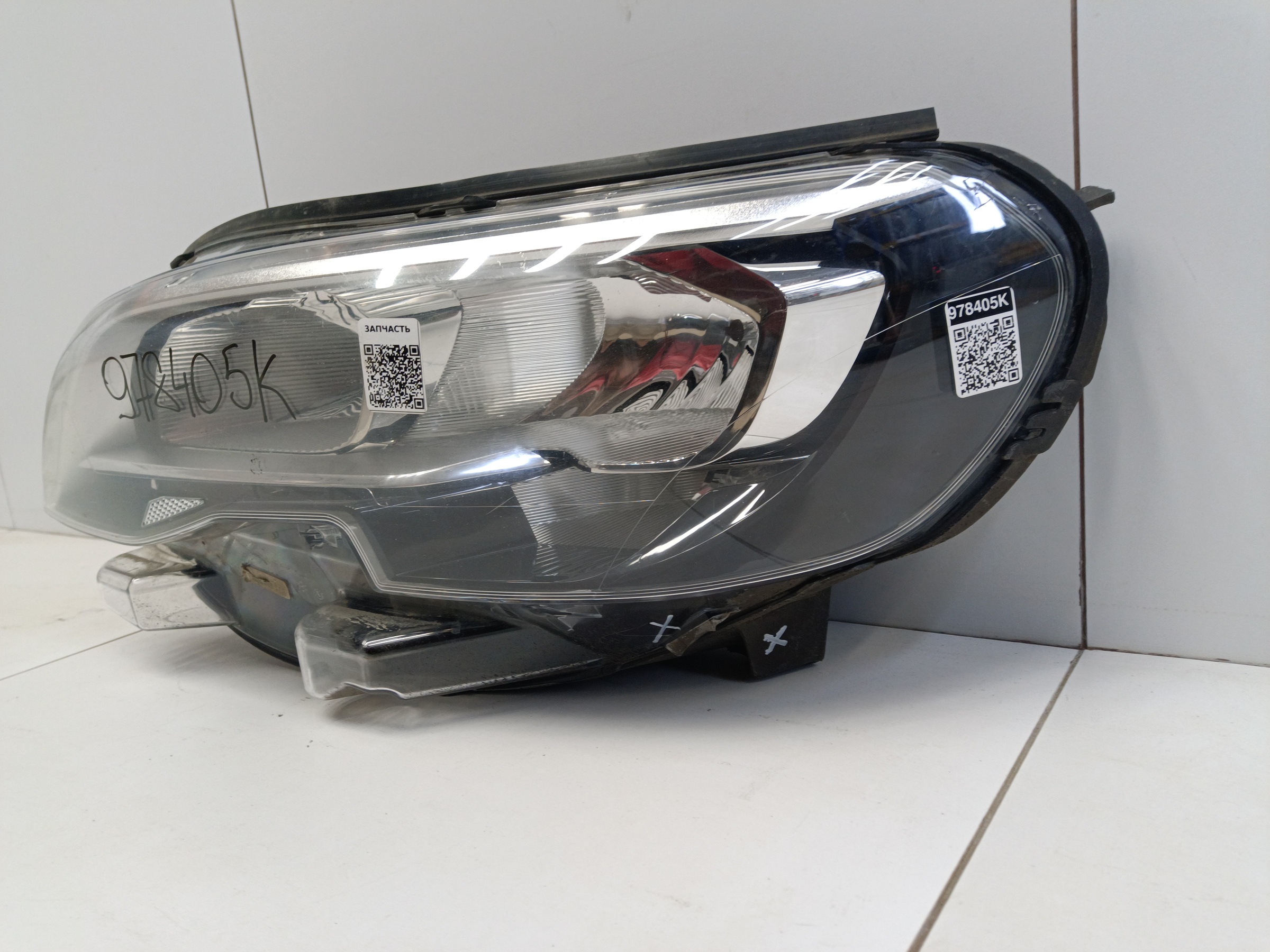 Фара передняя левая Peugeot Traveller