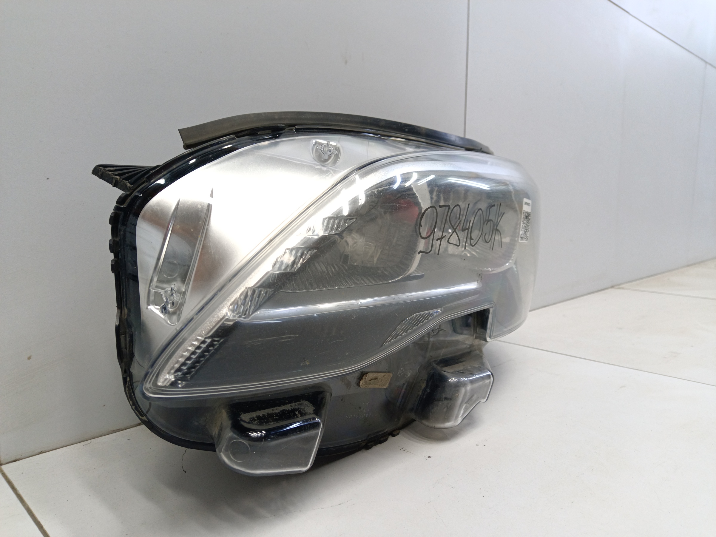 Фара передняя левая Peugeot Traveller