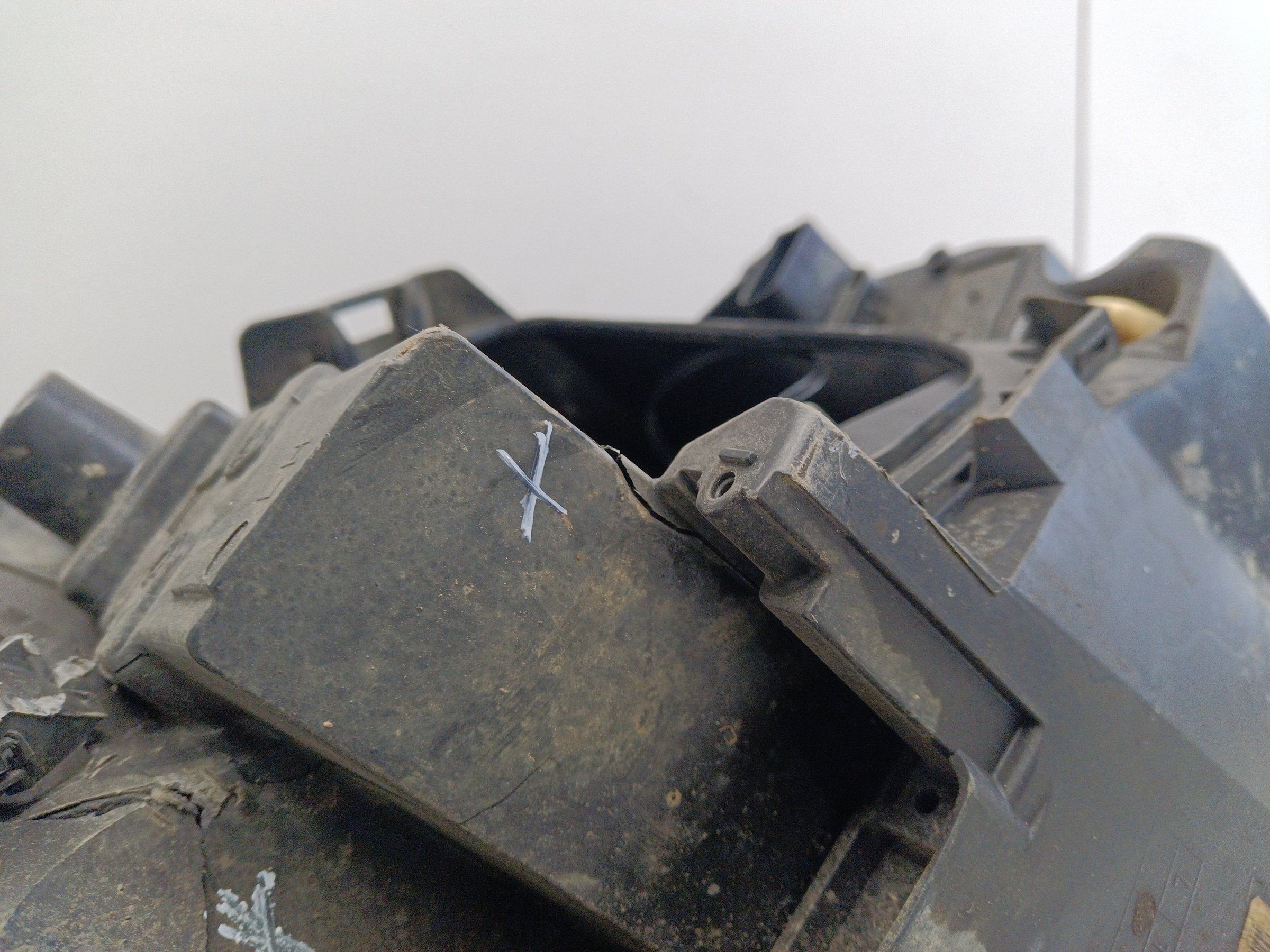 Фара передняя левая Peugeot Traveller