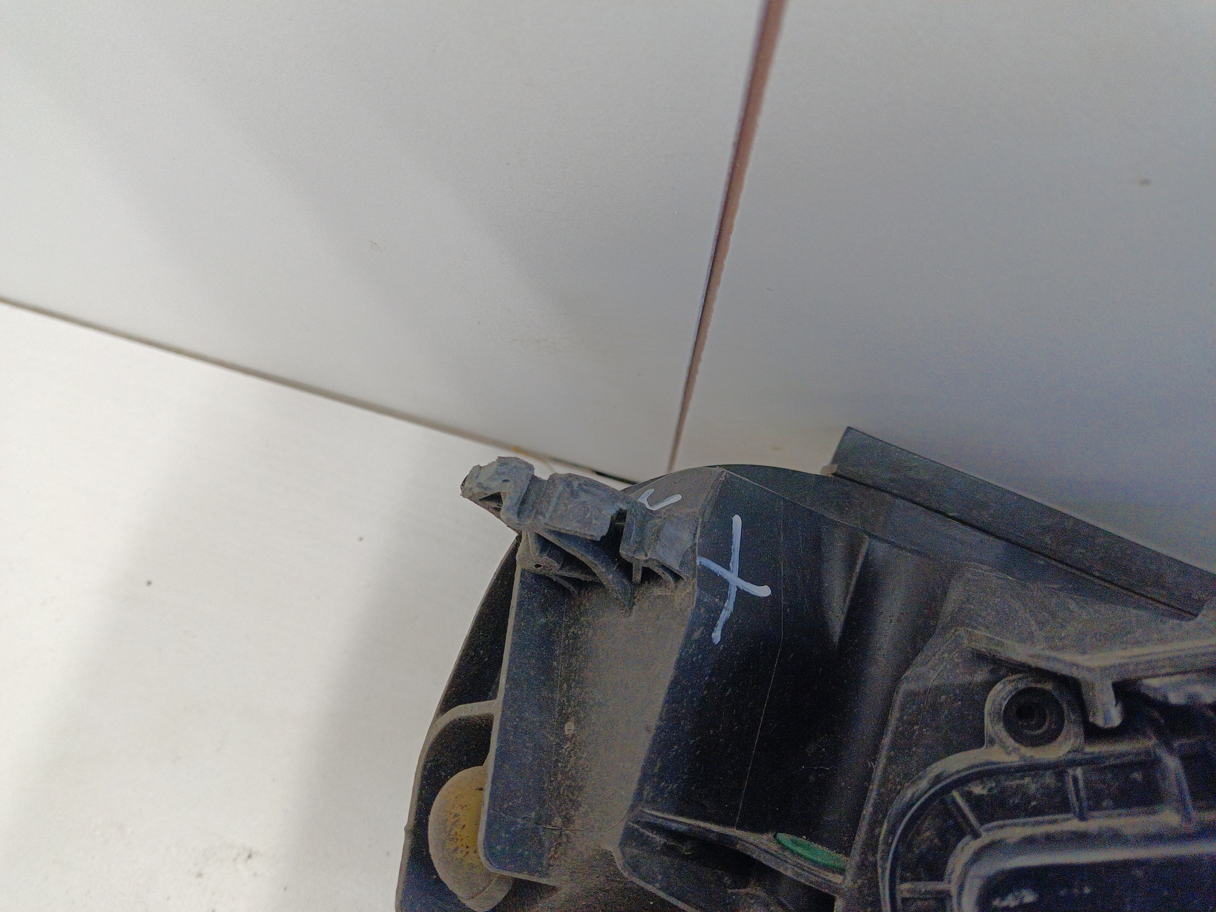 Фара передняя левая Peugeot Traveller