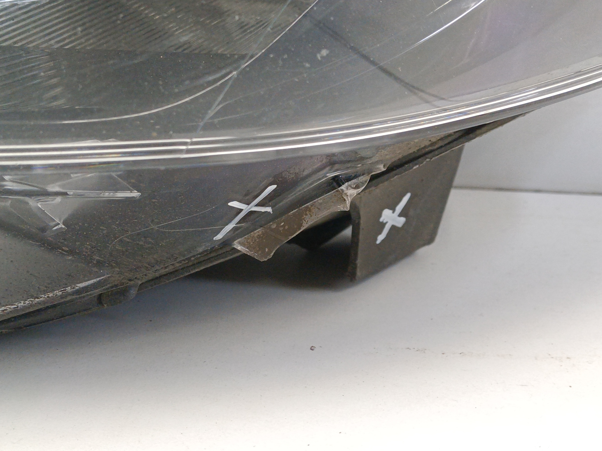 Фара передняя левая Peugeot Traveller