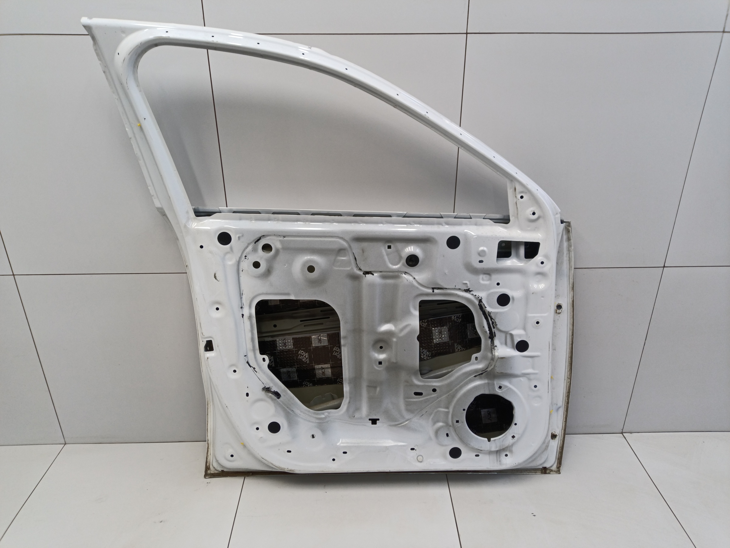 Дверь передняя левая Haval Jolion без молдинга