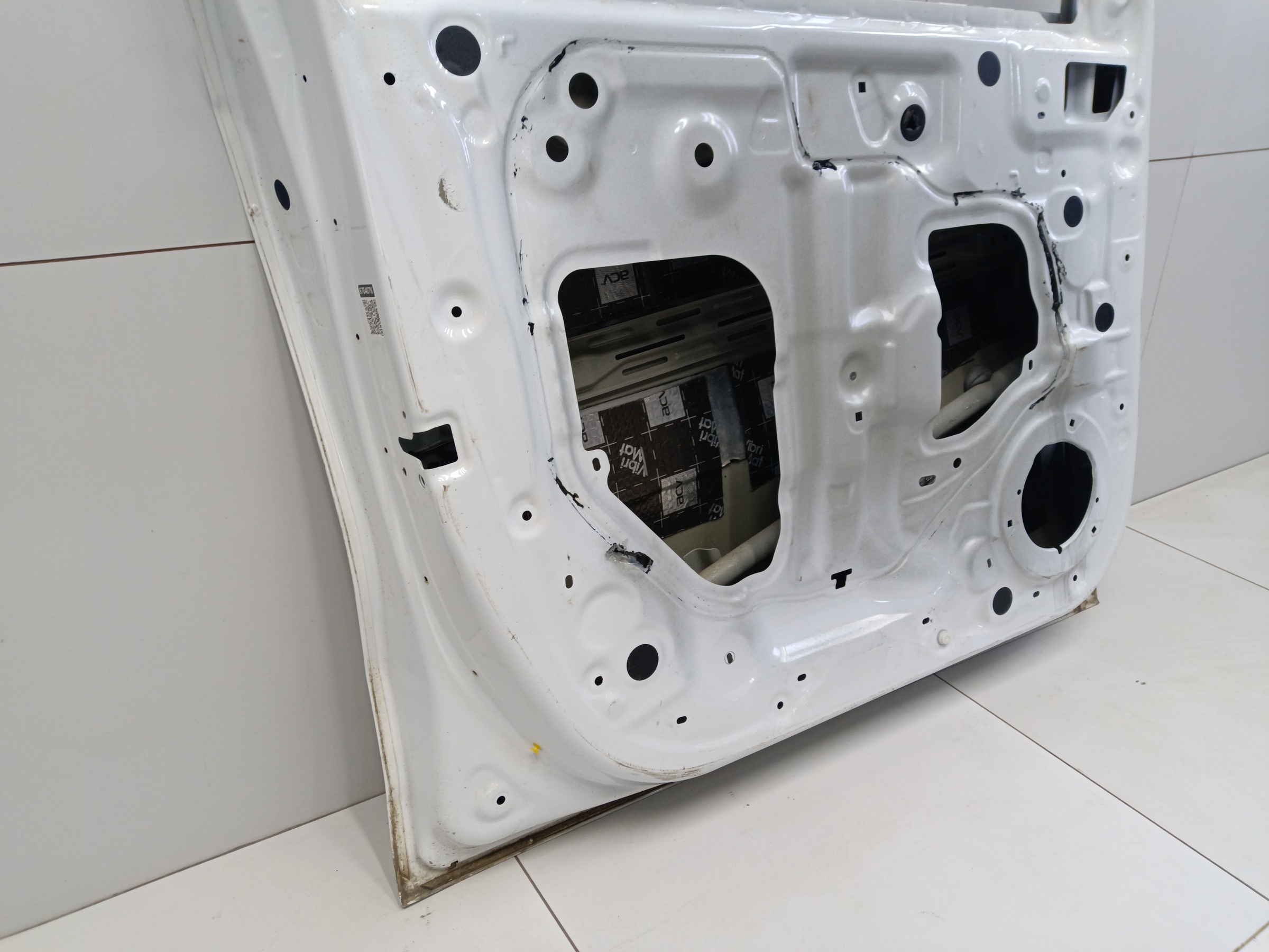 Дверь передняя левая Haval Jolion без молдинга