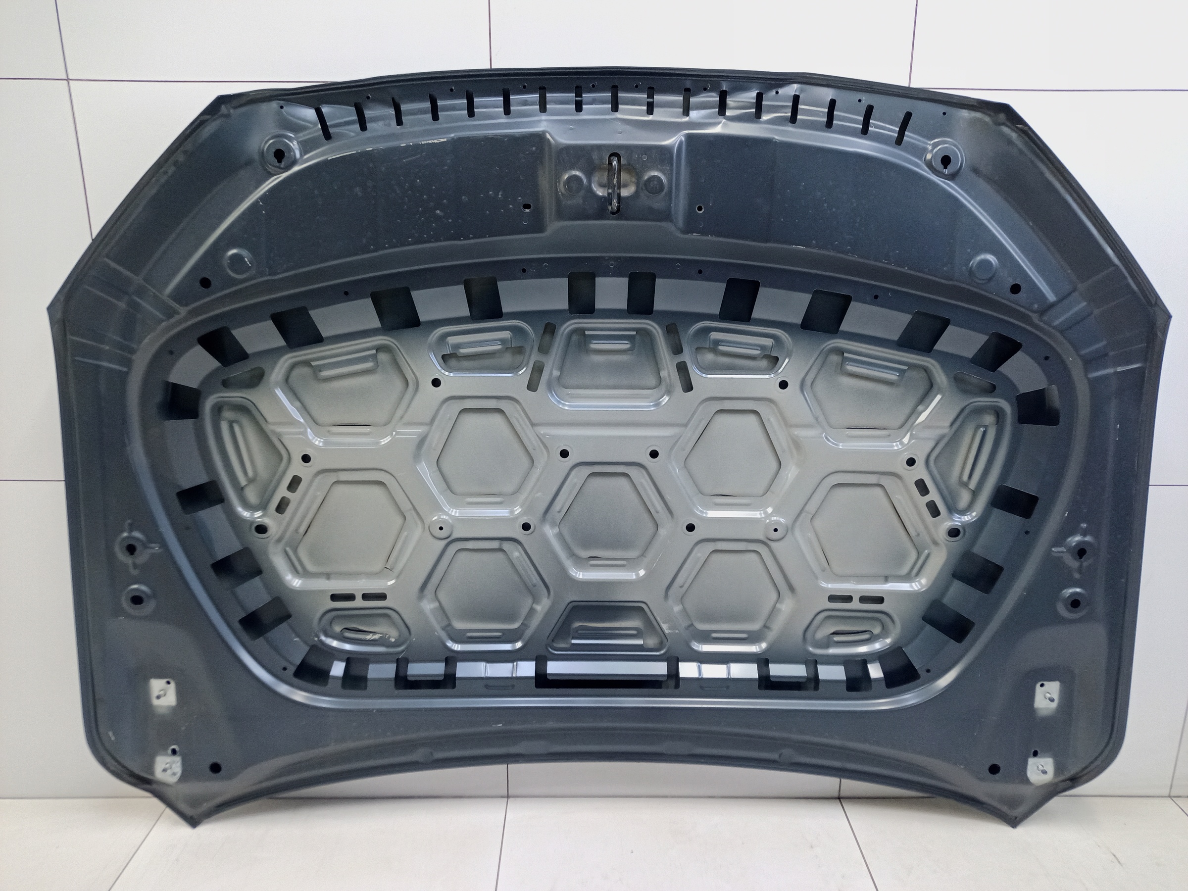 Капот Geely Monjaro