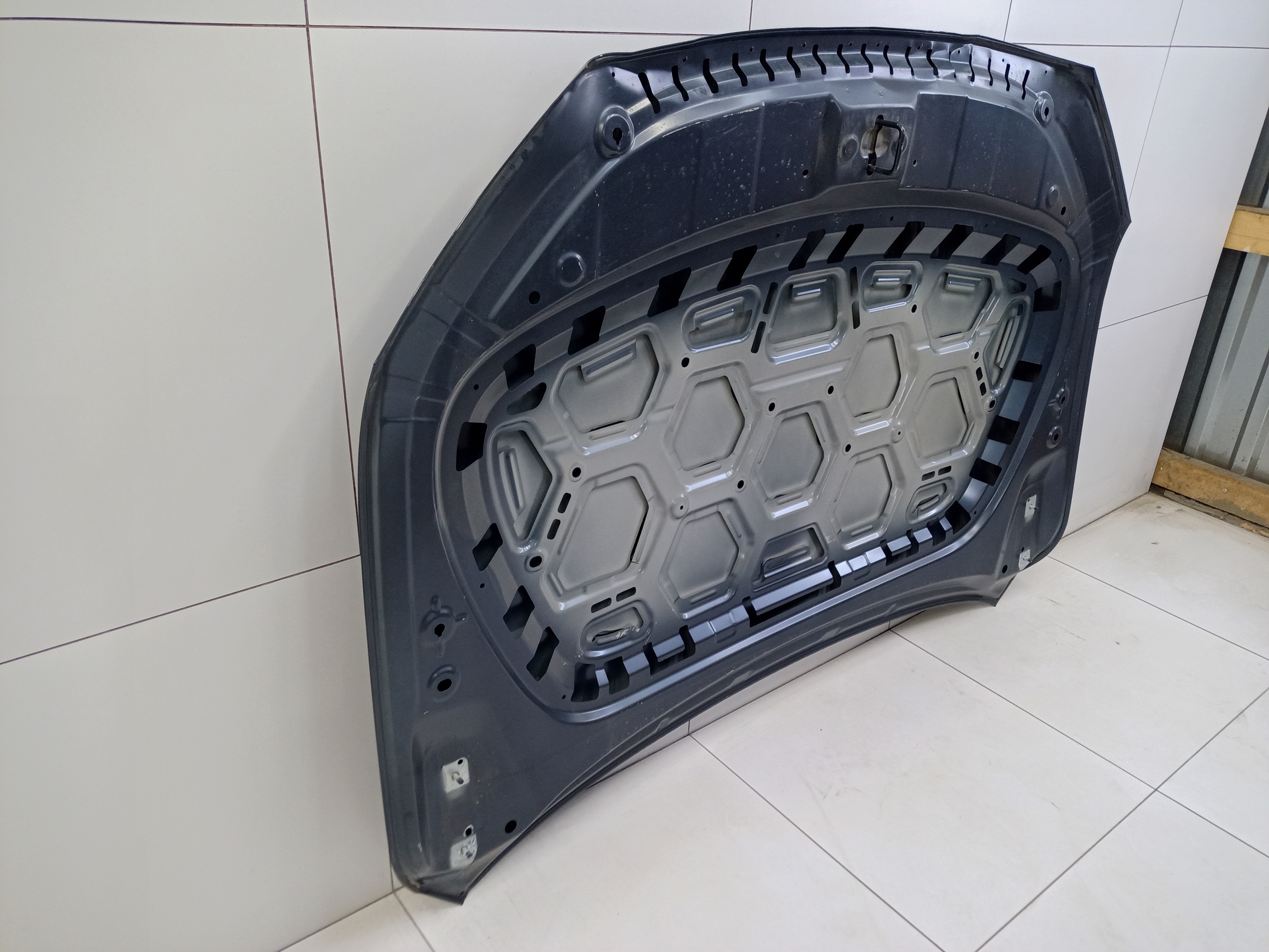 Капот Geely Monjaro