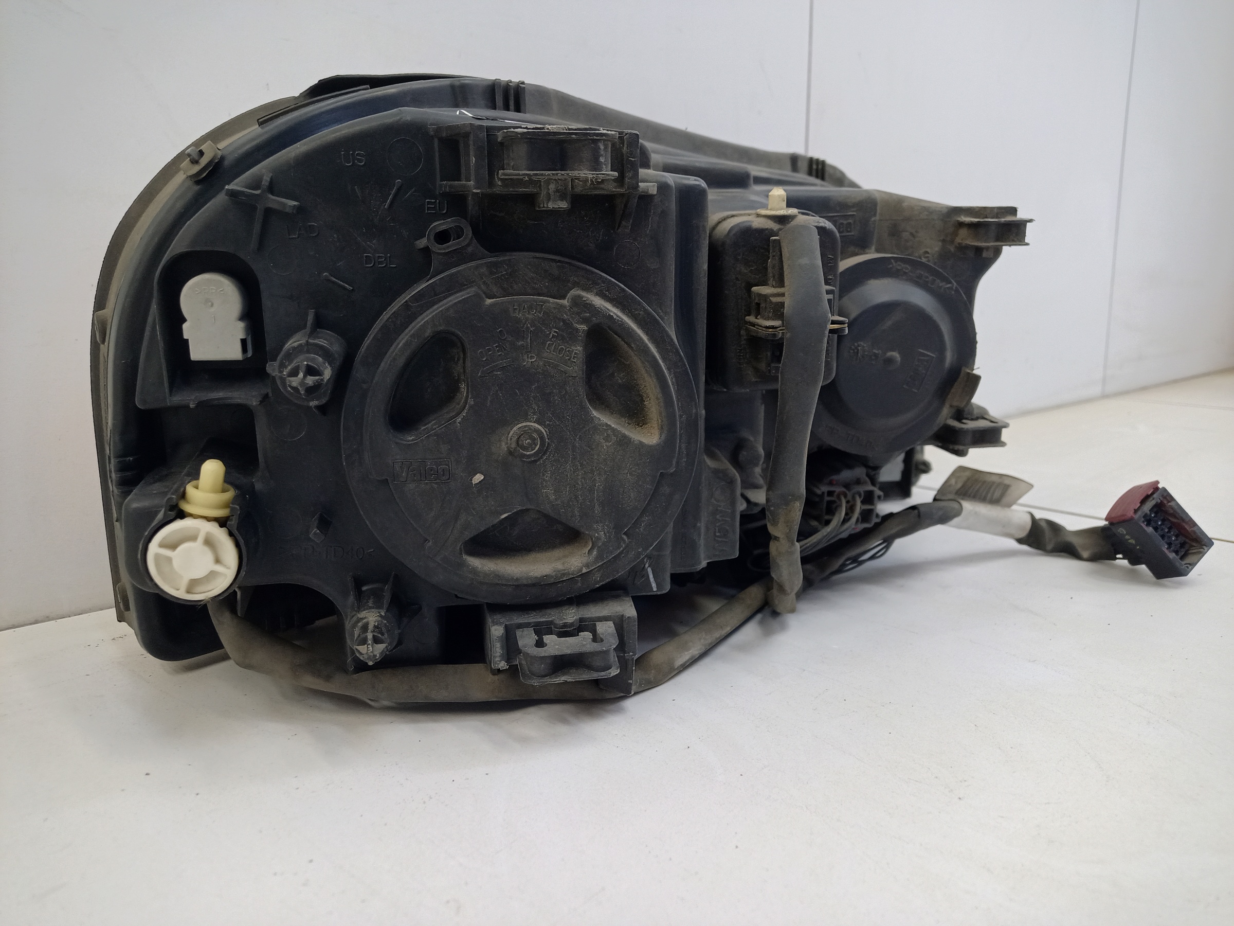 Фара передняя левая Volvo XC90 1 Restail ксенон