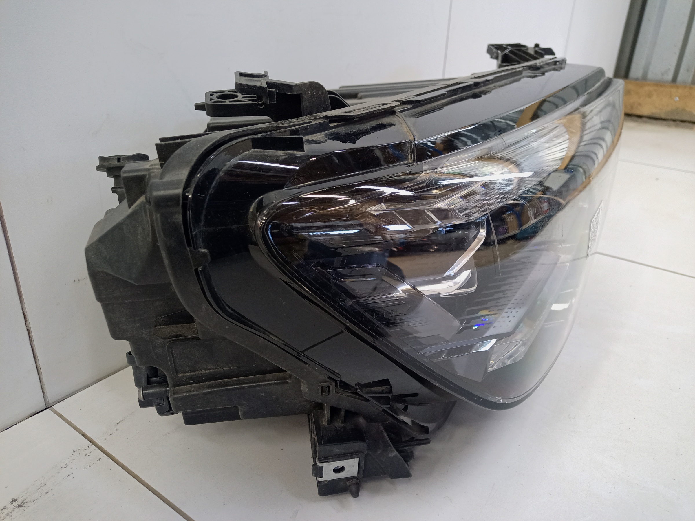 Фара передняя правая Geely Monjaro LED