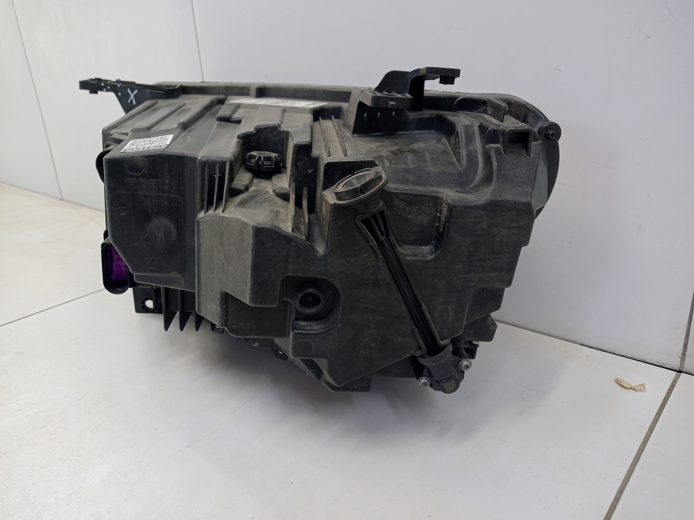 Фара передняя правая Geely Monjaro LED