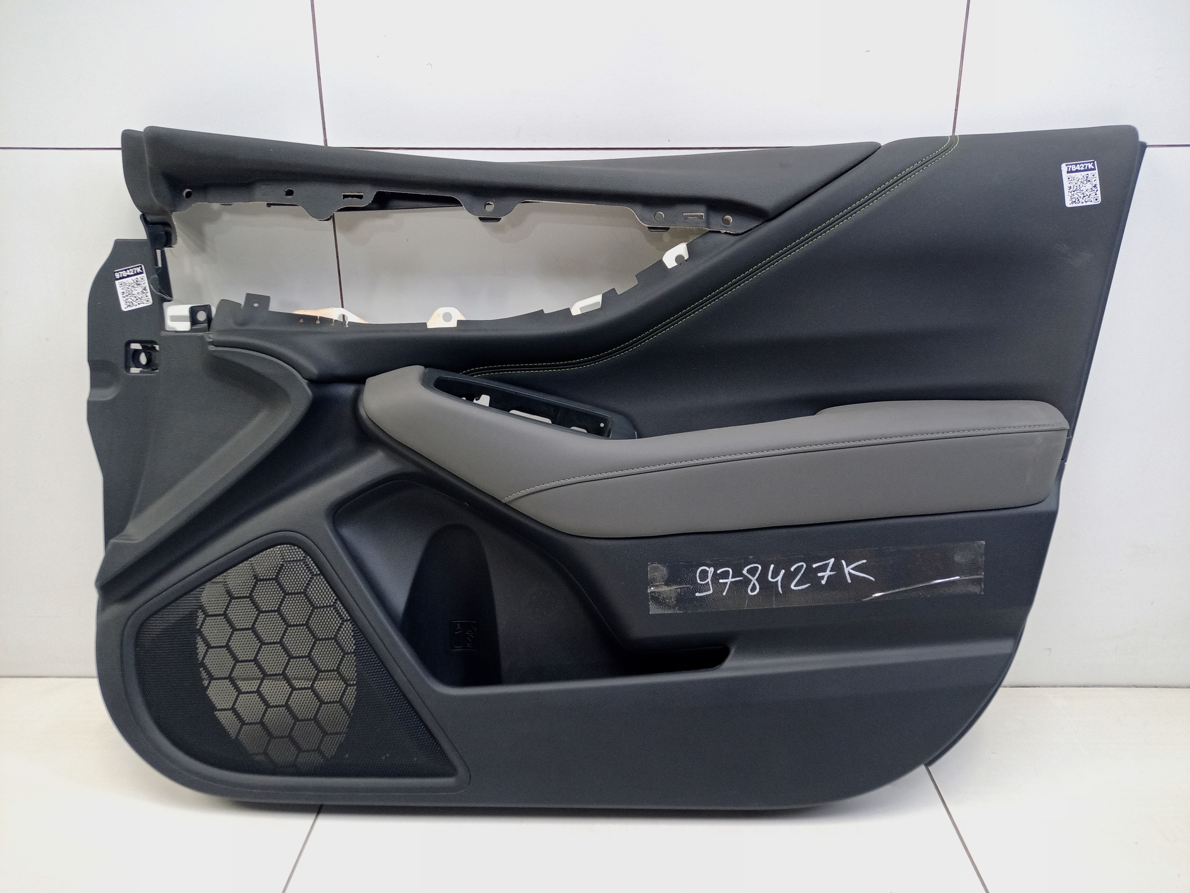 Обшивка двери передней правой Subaru Outback 6