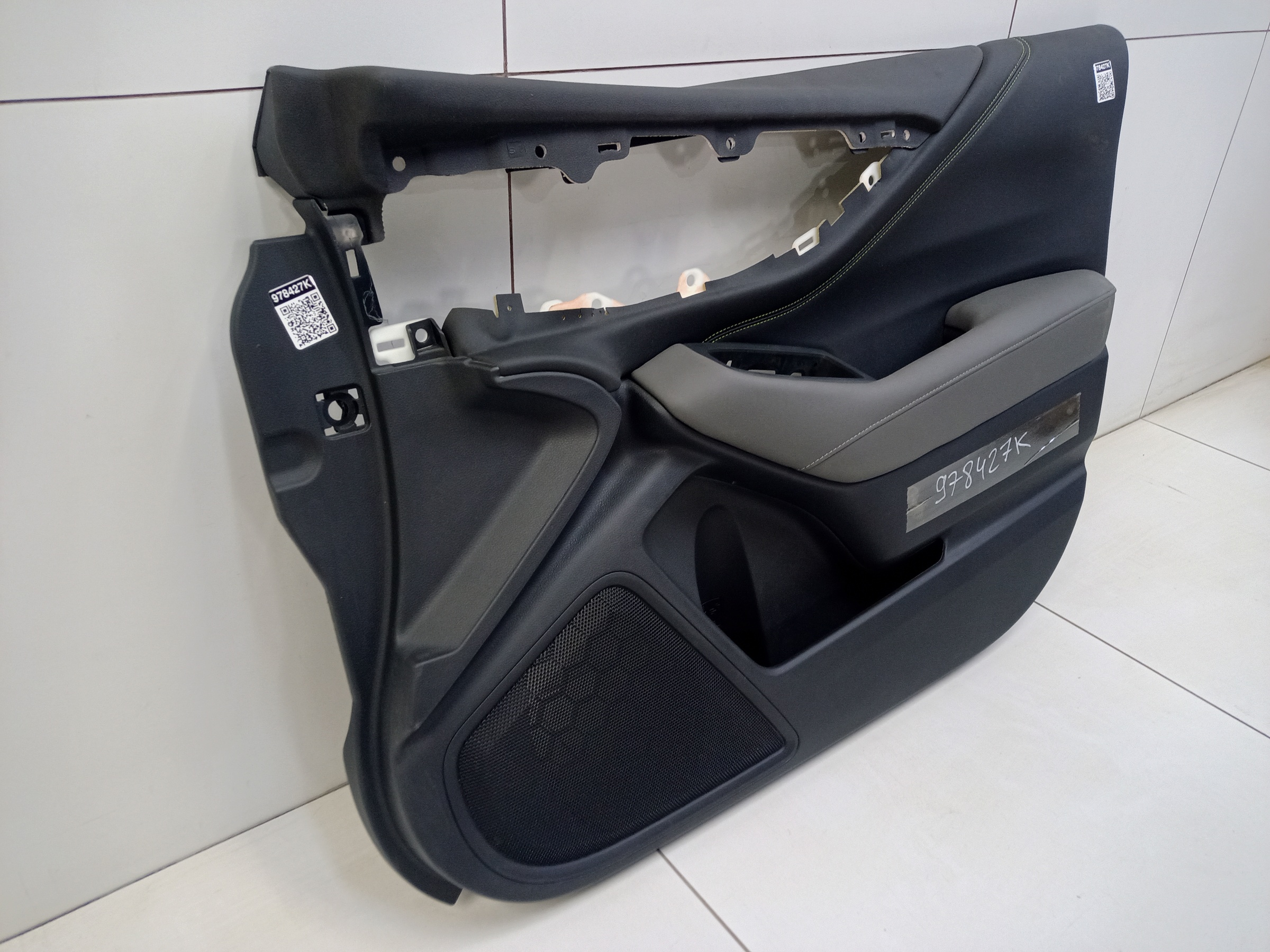 Обшивка двери передней правой Subaru Outback 6