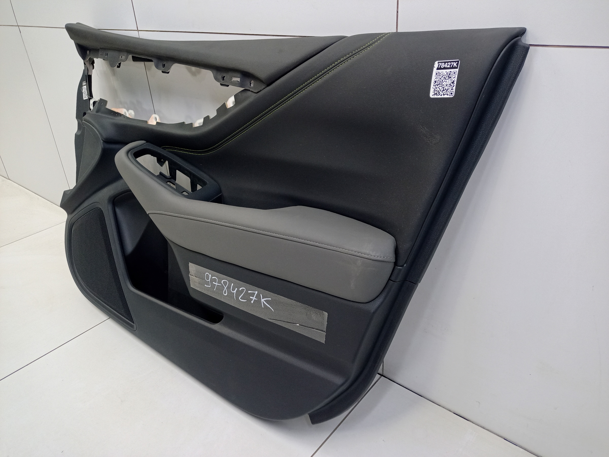 Обшивка двери передней правой Subaru Outback 6