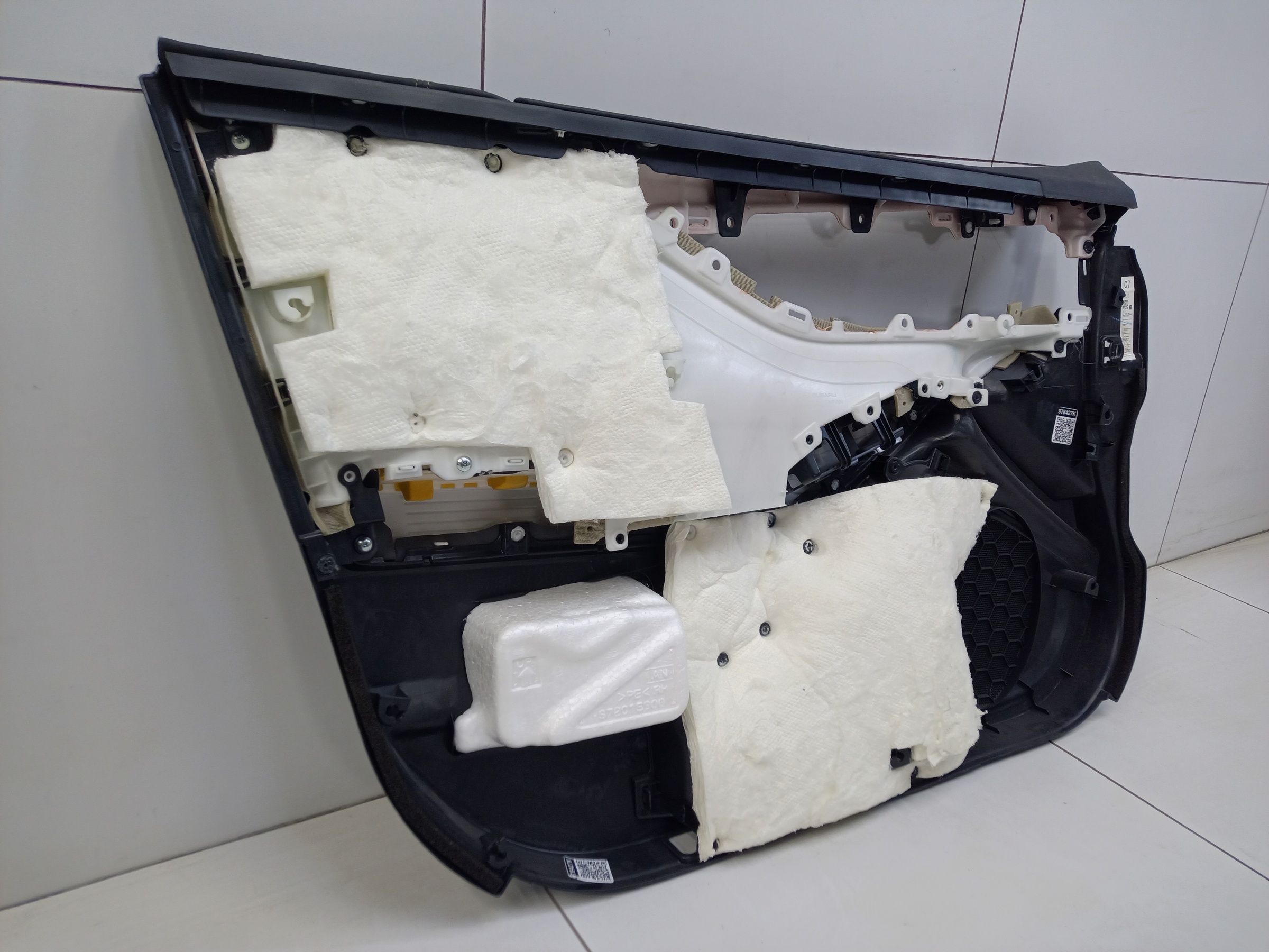 Обшивка двери передней правой Subaru Outback 6