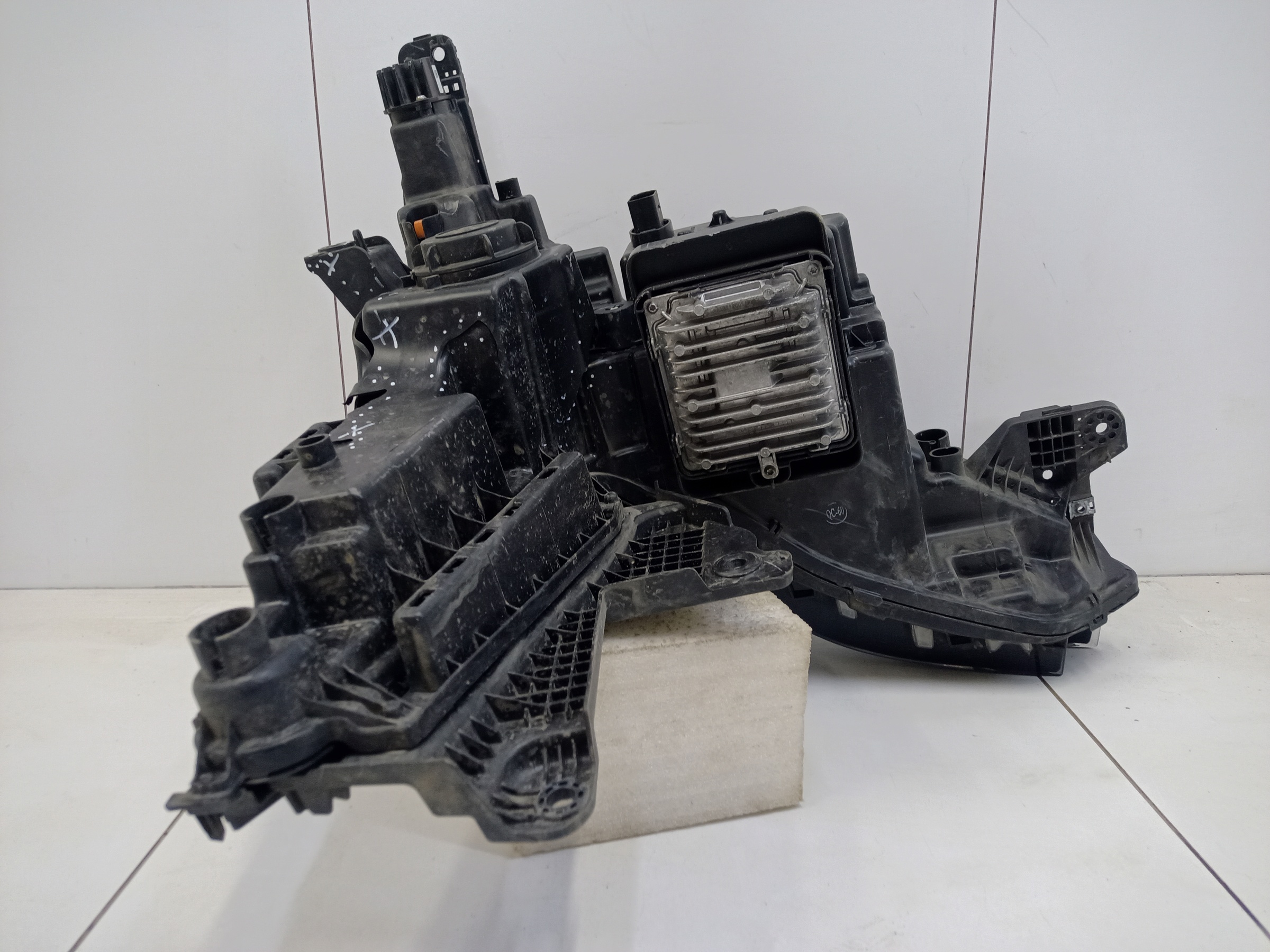 Фара передняя левая Geely Atlas 2 LED