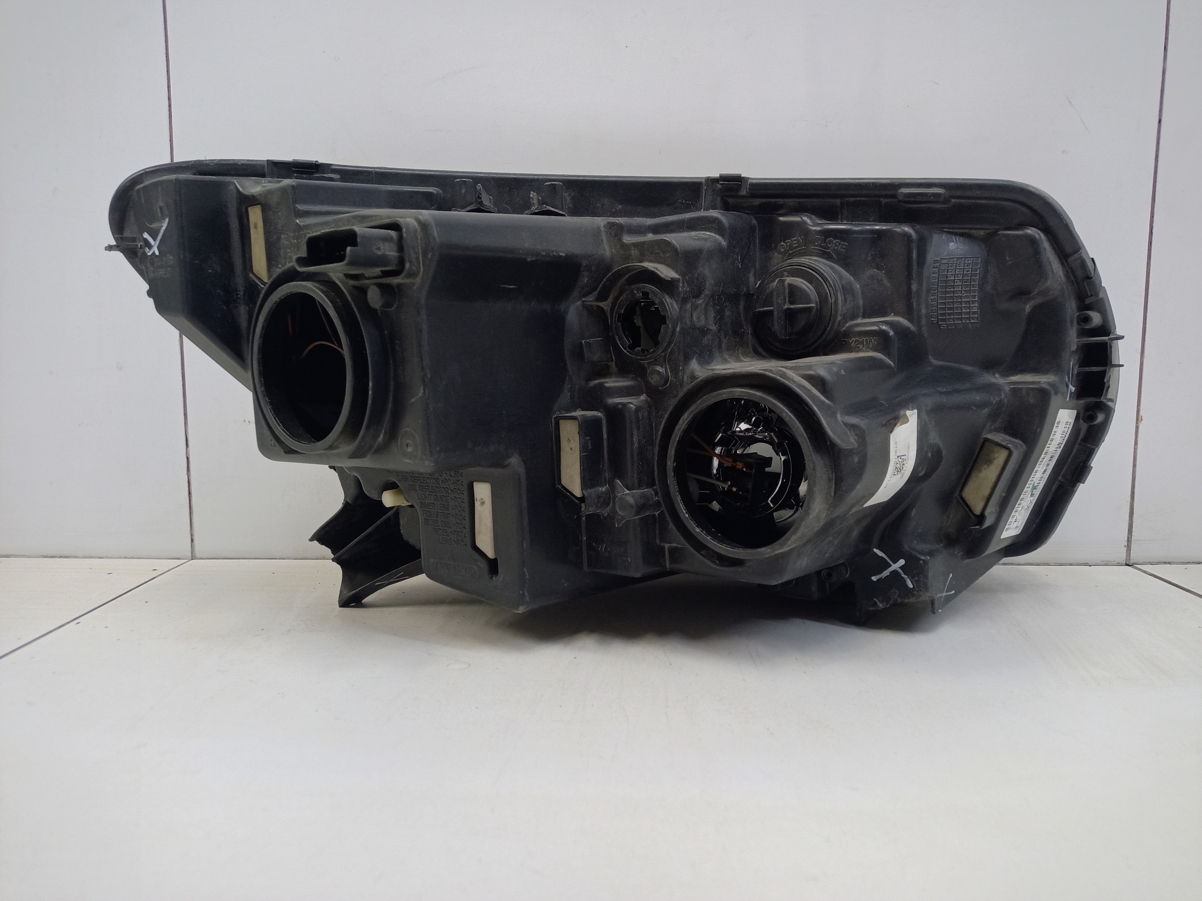 Фара передняя левая Renault Logan 2 Restail галоген с ДХО