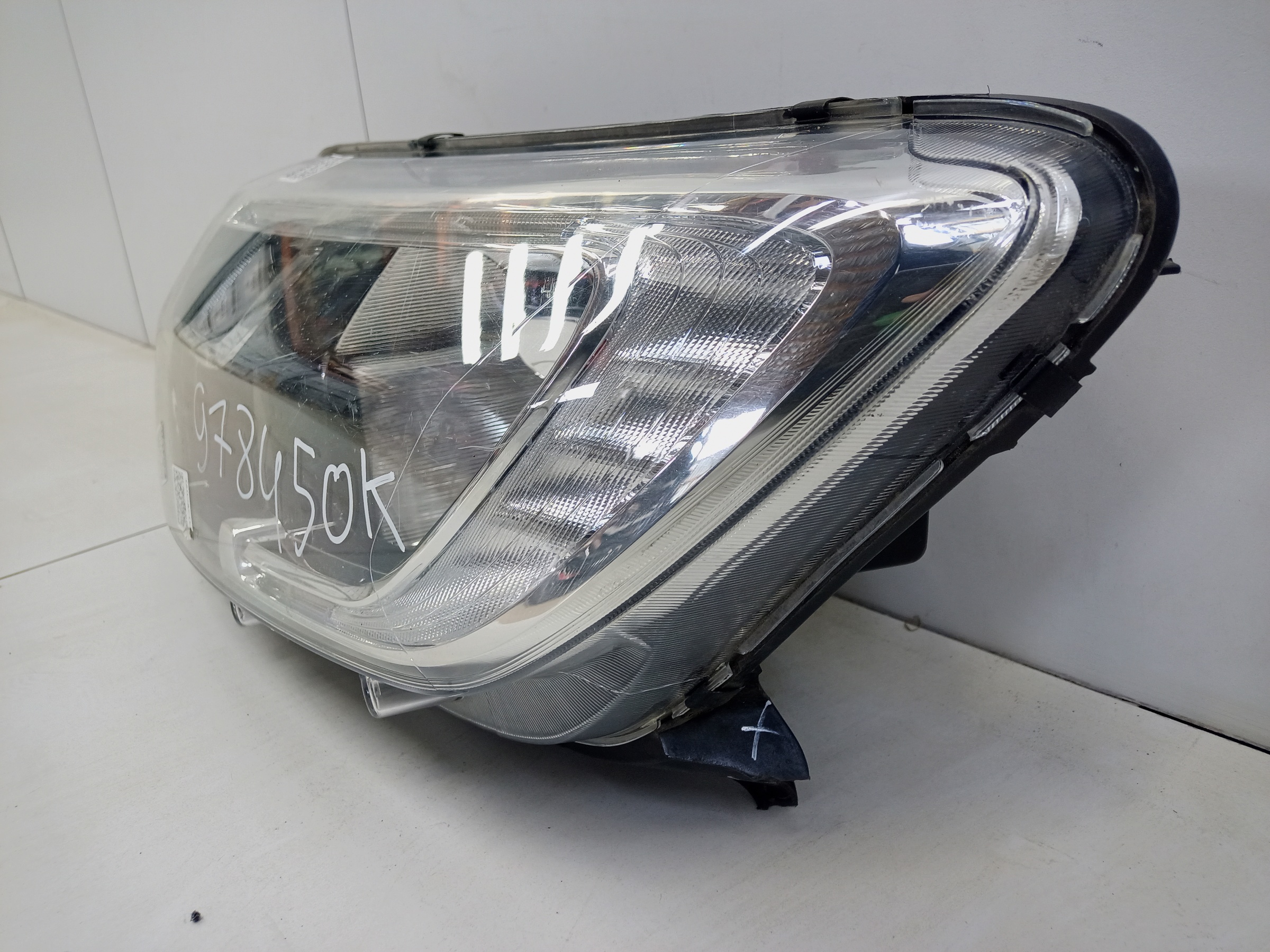 Фара передняя левая Renault Logan 2 Restail галоген с ДХО