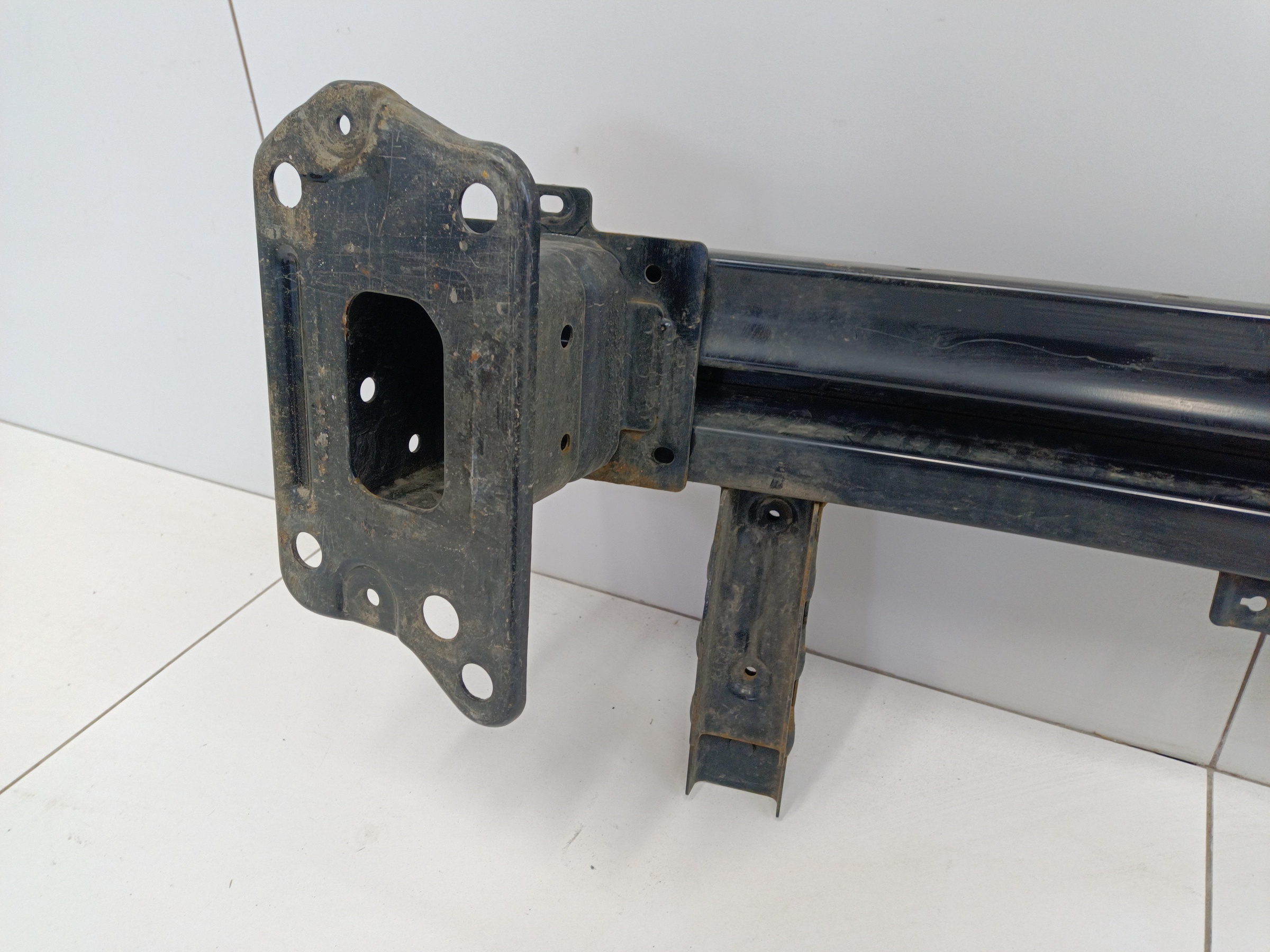 Усилитель переднего бампера Kia Seltos