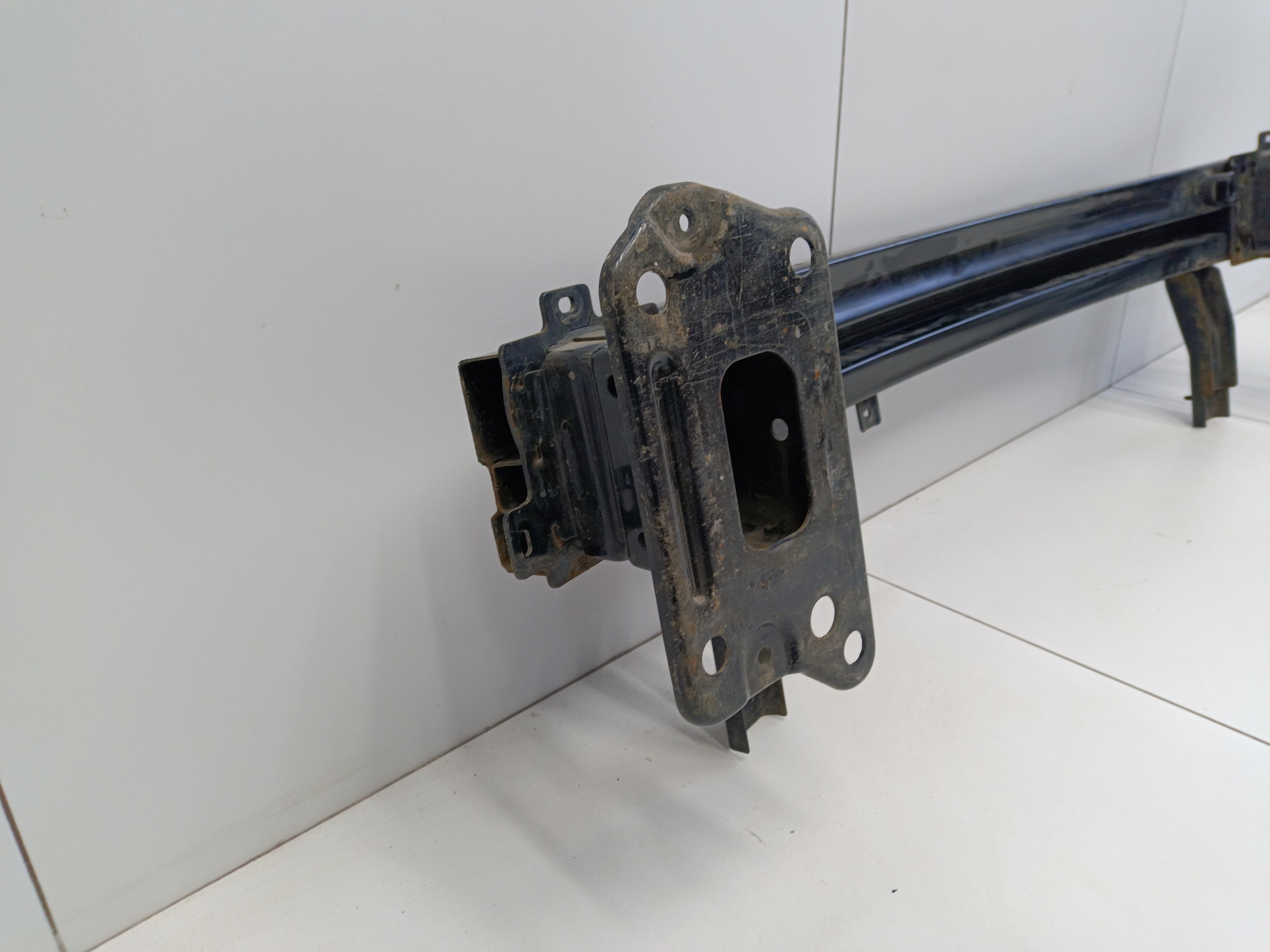 Усилитель переднего бампера Kia Seltos