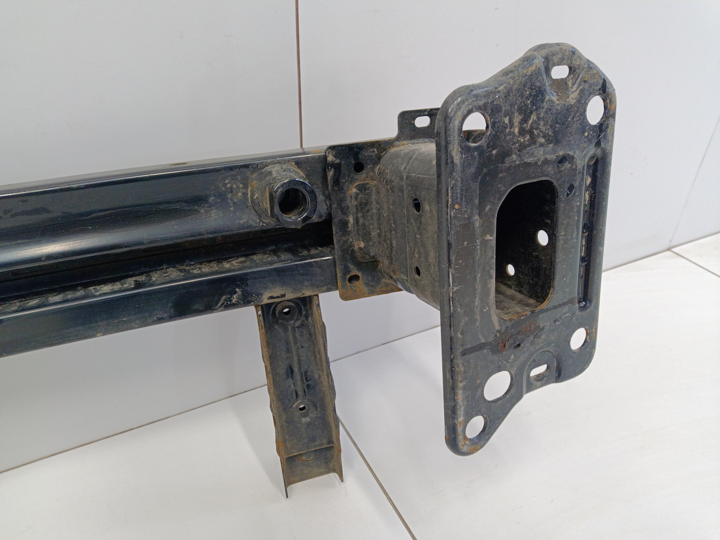 Усилитель переднего бампера Kia Seltos