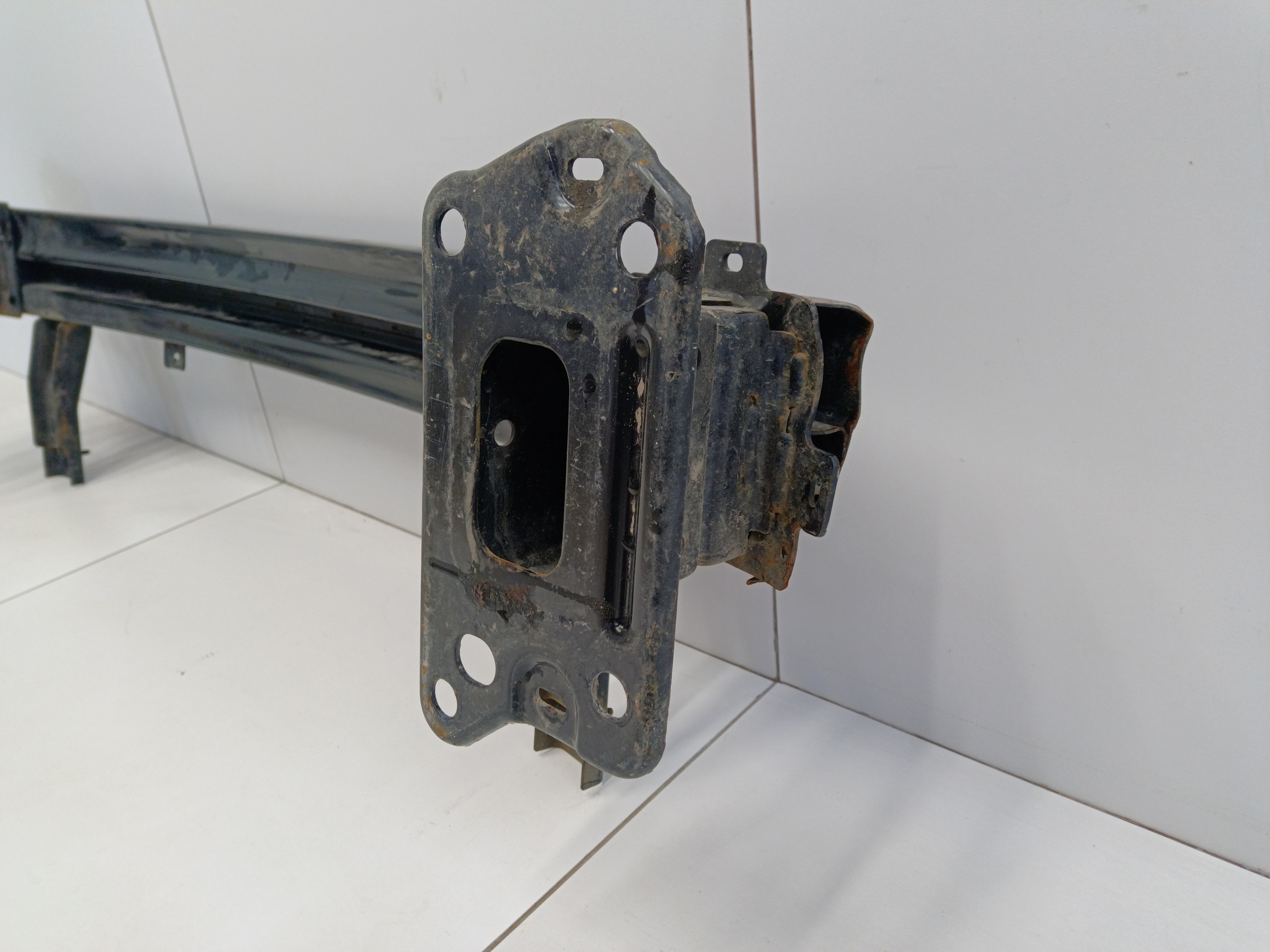 Усилитель переднего бампера Kia Seltos