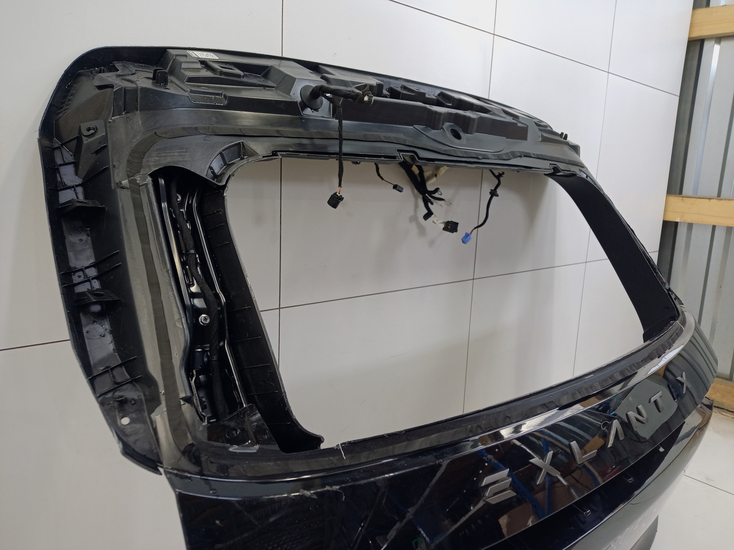 Крышка багажника Exeed Exlantix ET