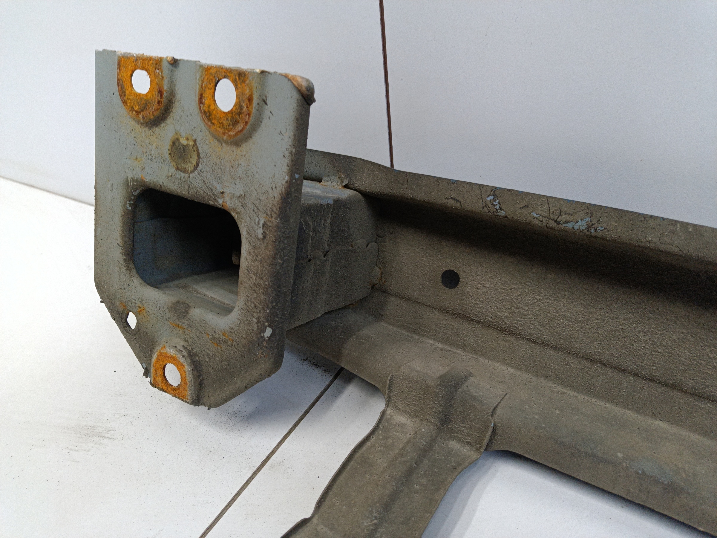 Усилитель заднего бампера Geely Tugella