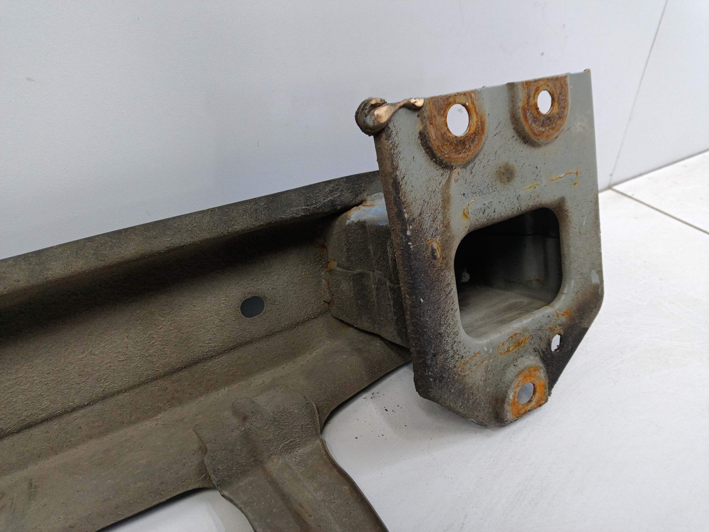 Усилитель заднего бампера Geely Tugella