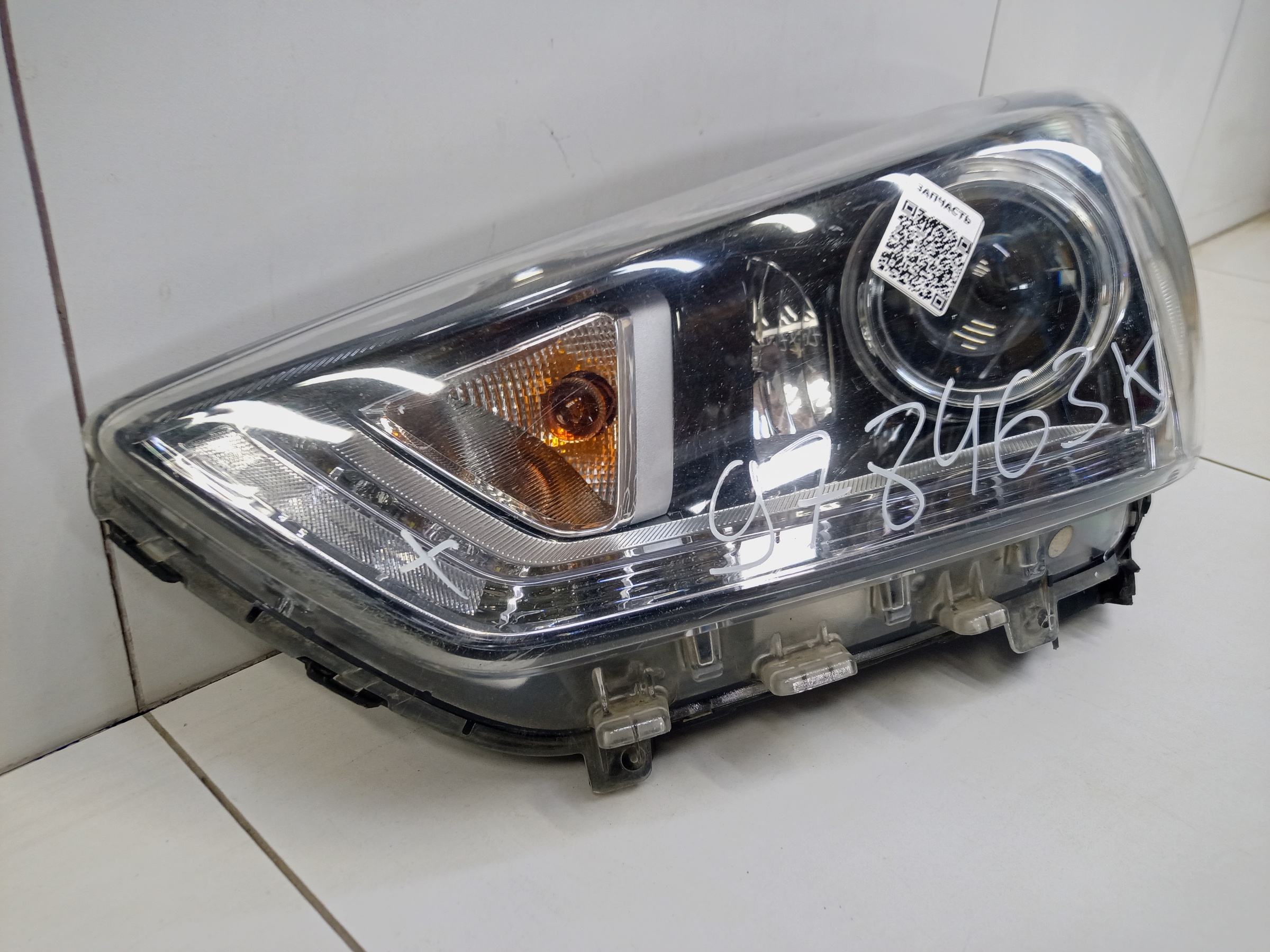 Фара передняя левая Hyundai Creta 1 галоген линза ДХО черная