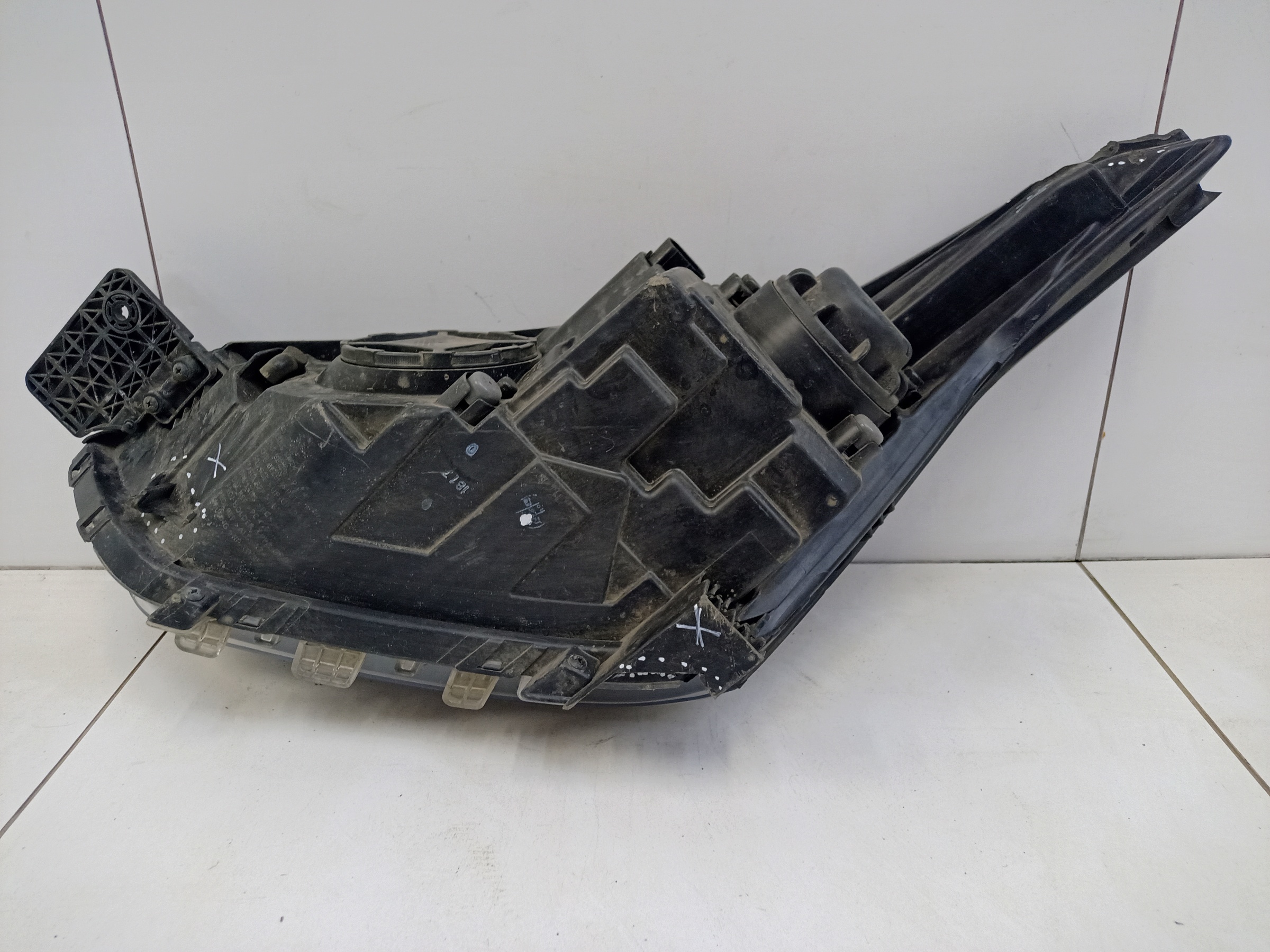 Фара передняя правая Hyundai Creta 1 линза с ДХО черная