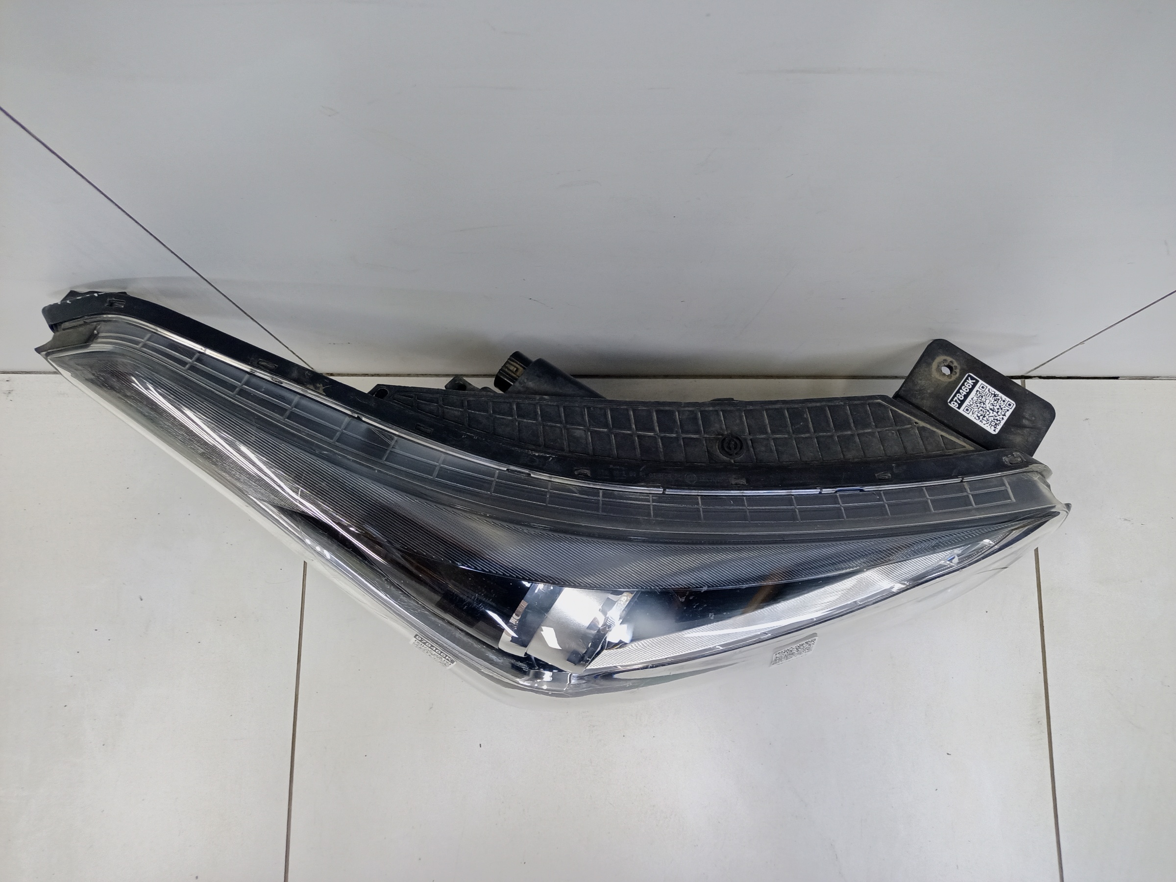 Фара передняя правая Hyundai Creta 1 линза с ДХО черная