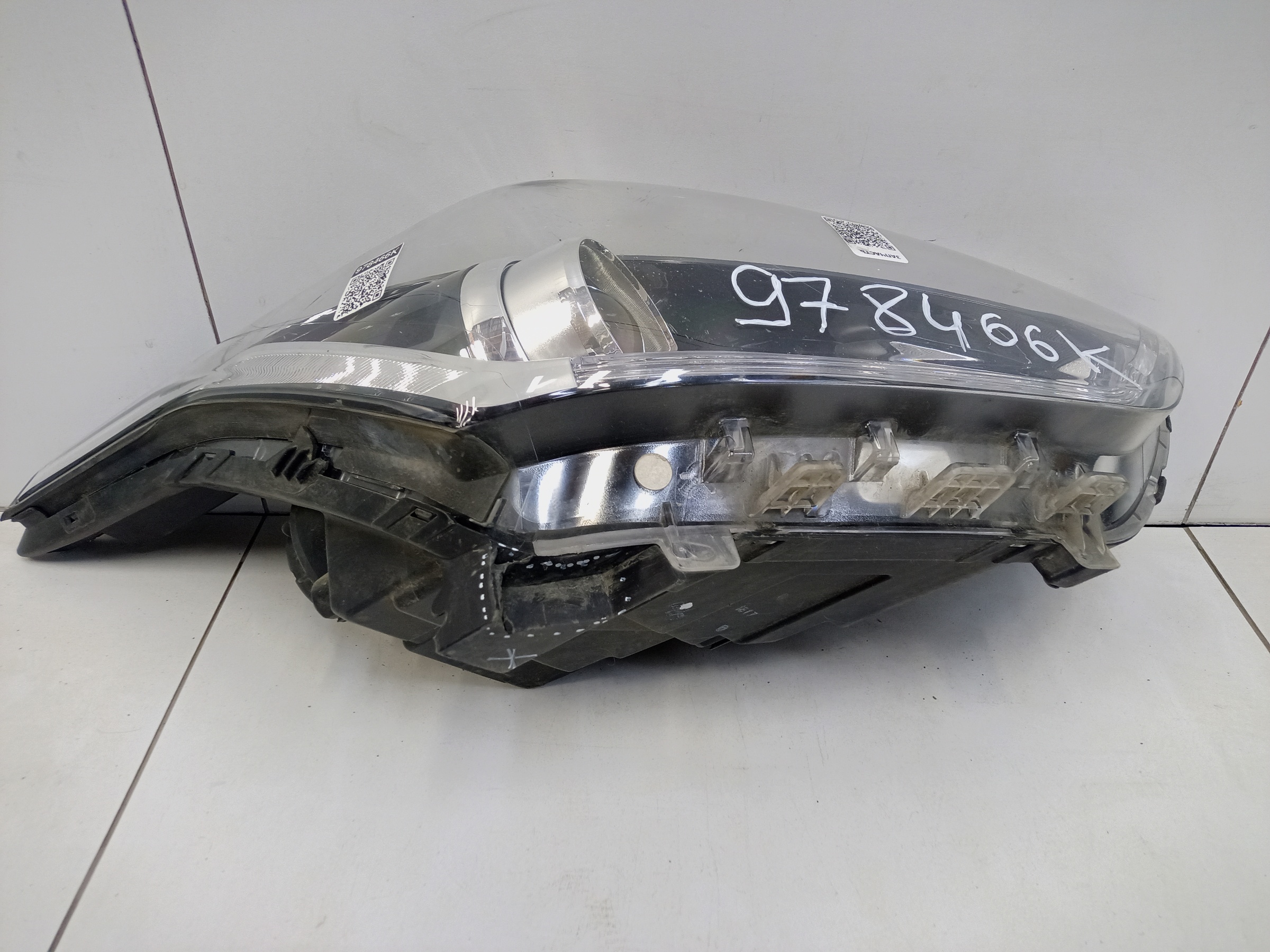 Фара передняя правая Hyundai Creta 1 линза с ДХО черная