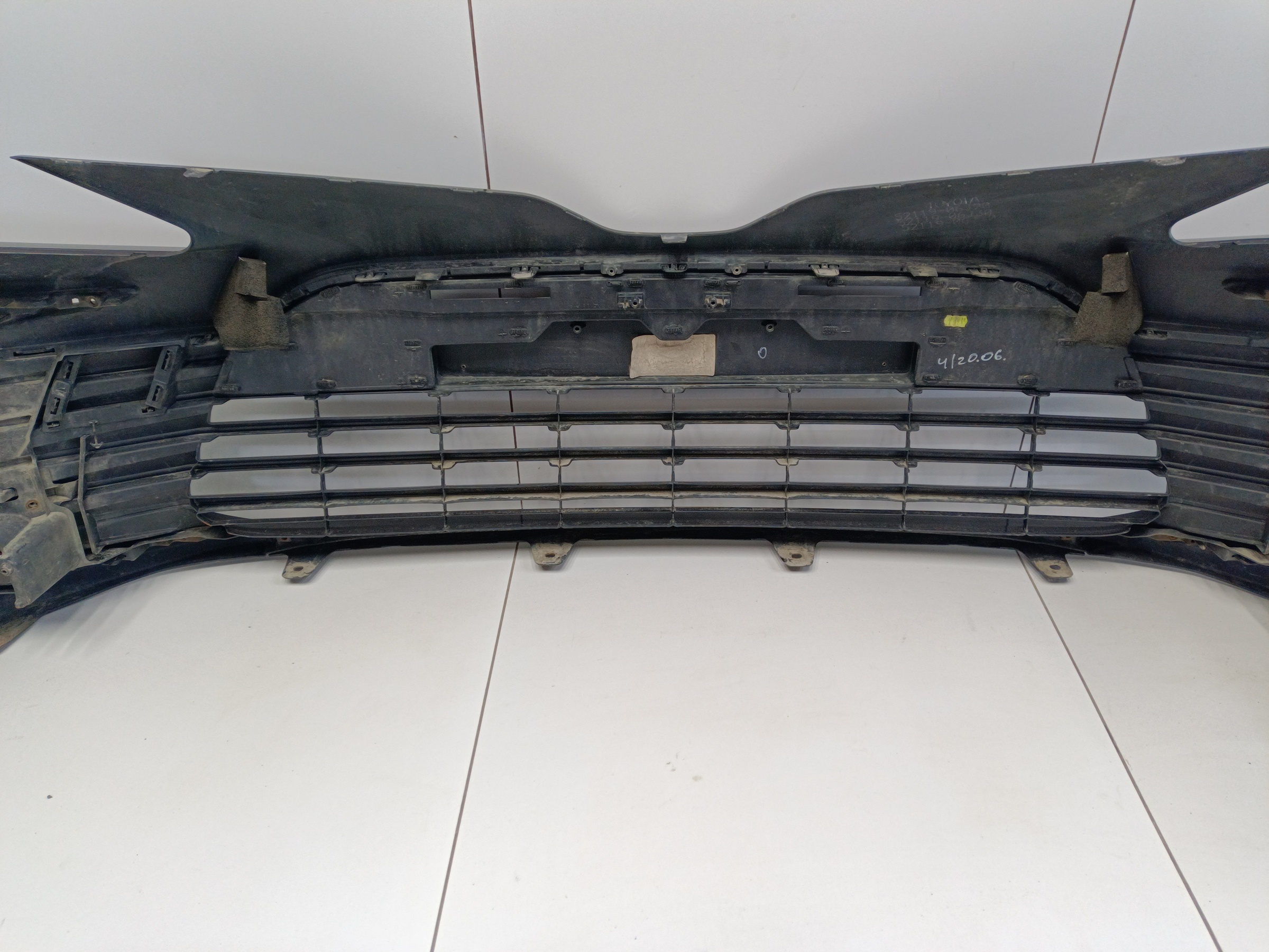 Бампер передний Toyota Camry V70 Restail