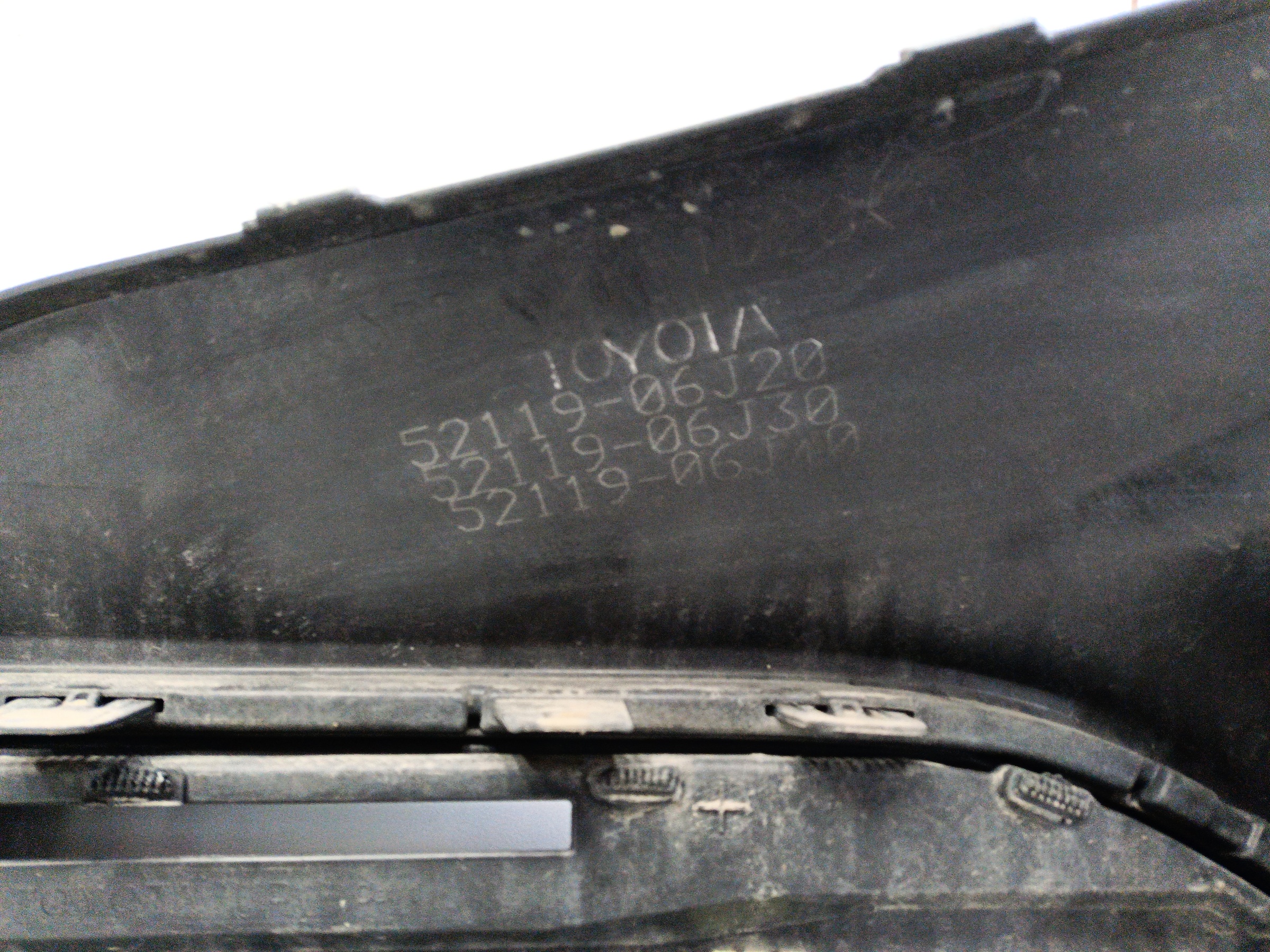 Бампер передний Toyota Camry V70 Restail