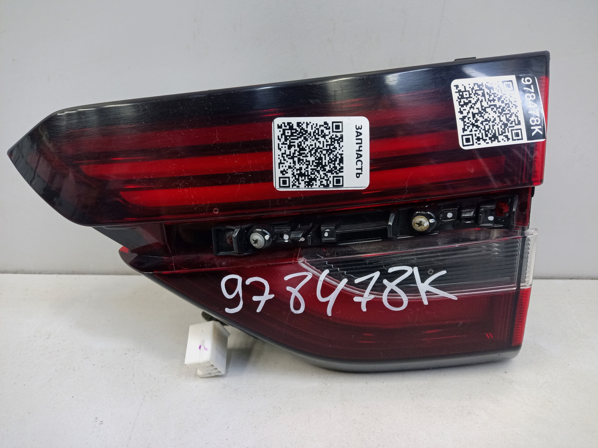 Фонарь задний правый внутренний Geely Coolray LED