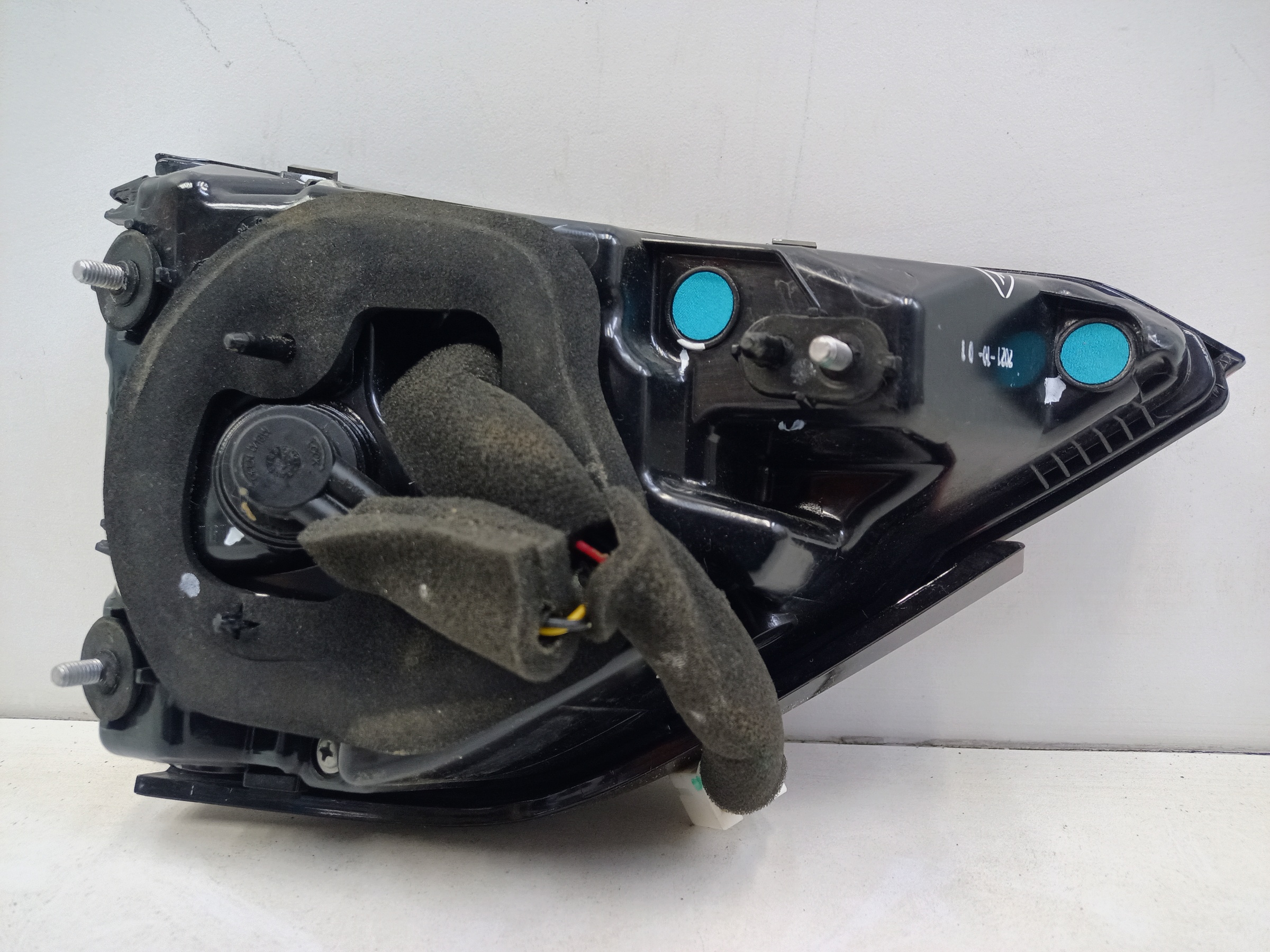 Фонарь задний правый внутренний Geely Coolray LED