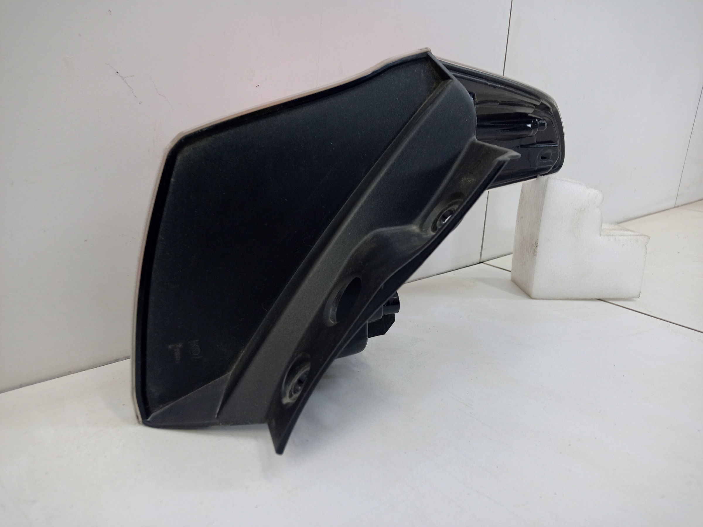 Фонарь задний левый наружный Toyota RAV4 CA40 Restail