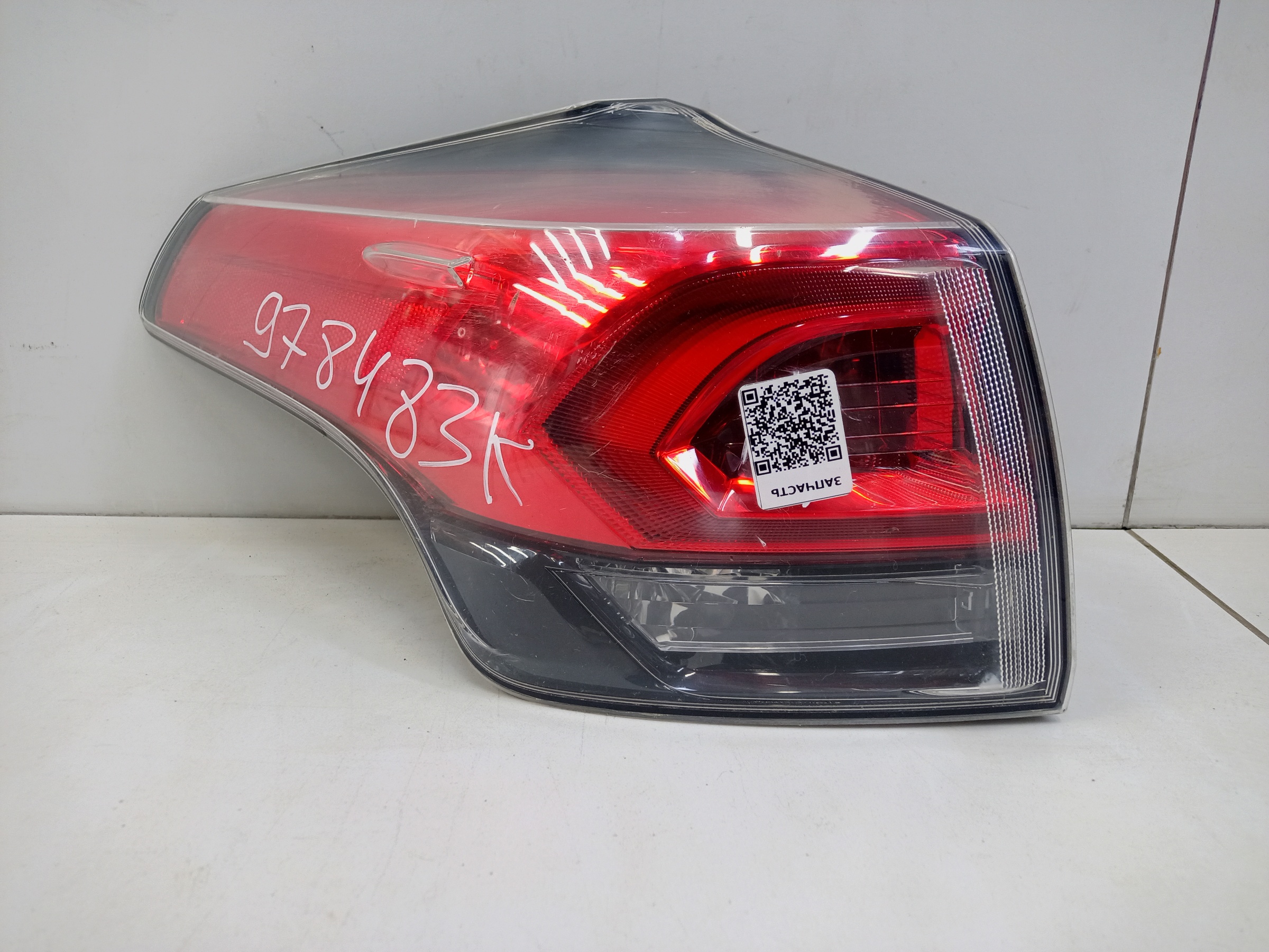 Фонарь задний левый наружный Toyota RAV4 CA40 Restail