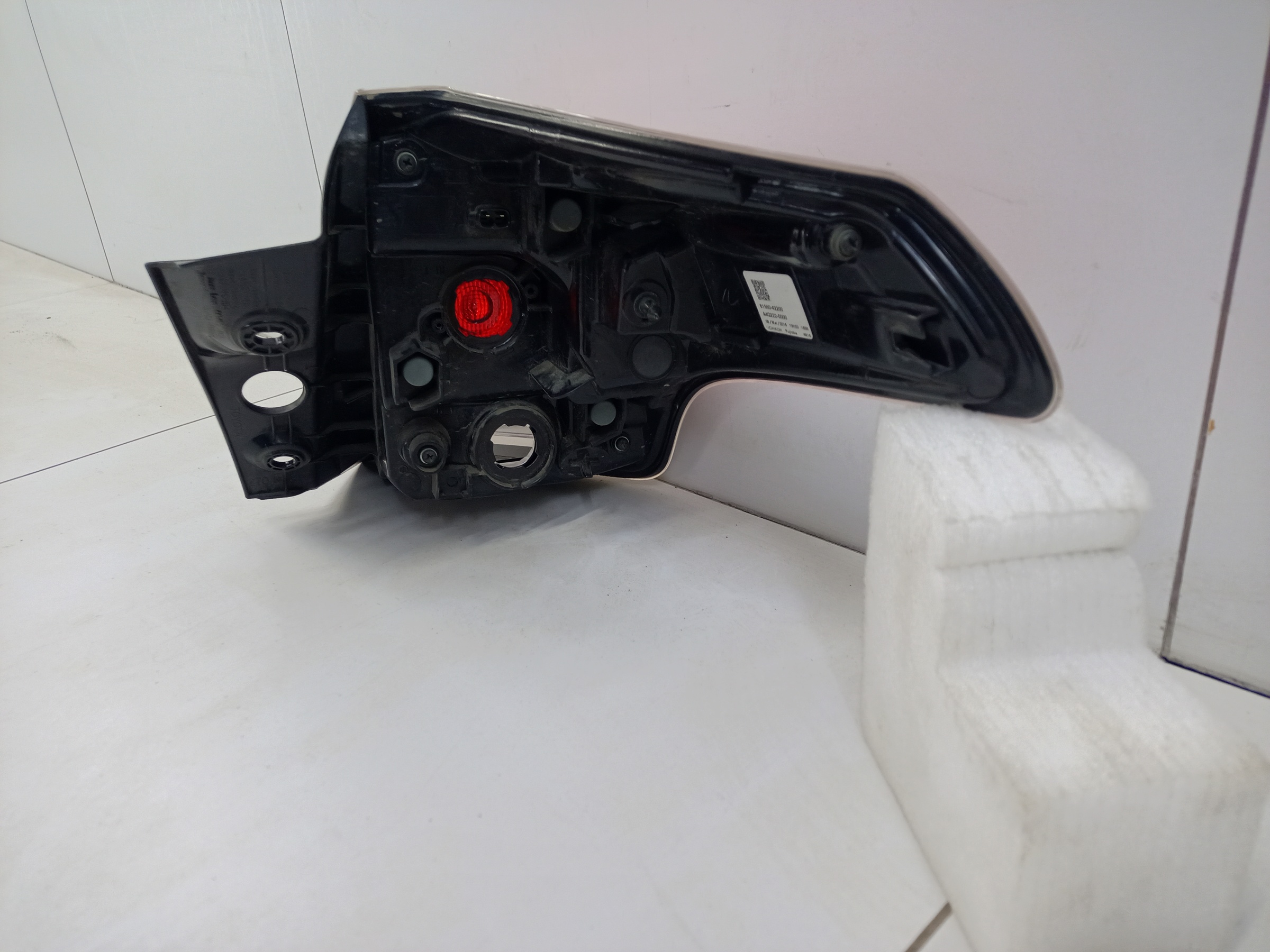 Фонарь задний левый наружный Toyota RAV4 CA40 Restail