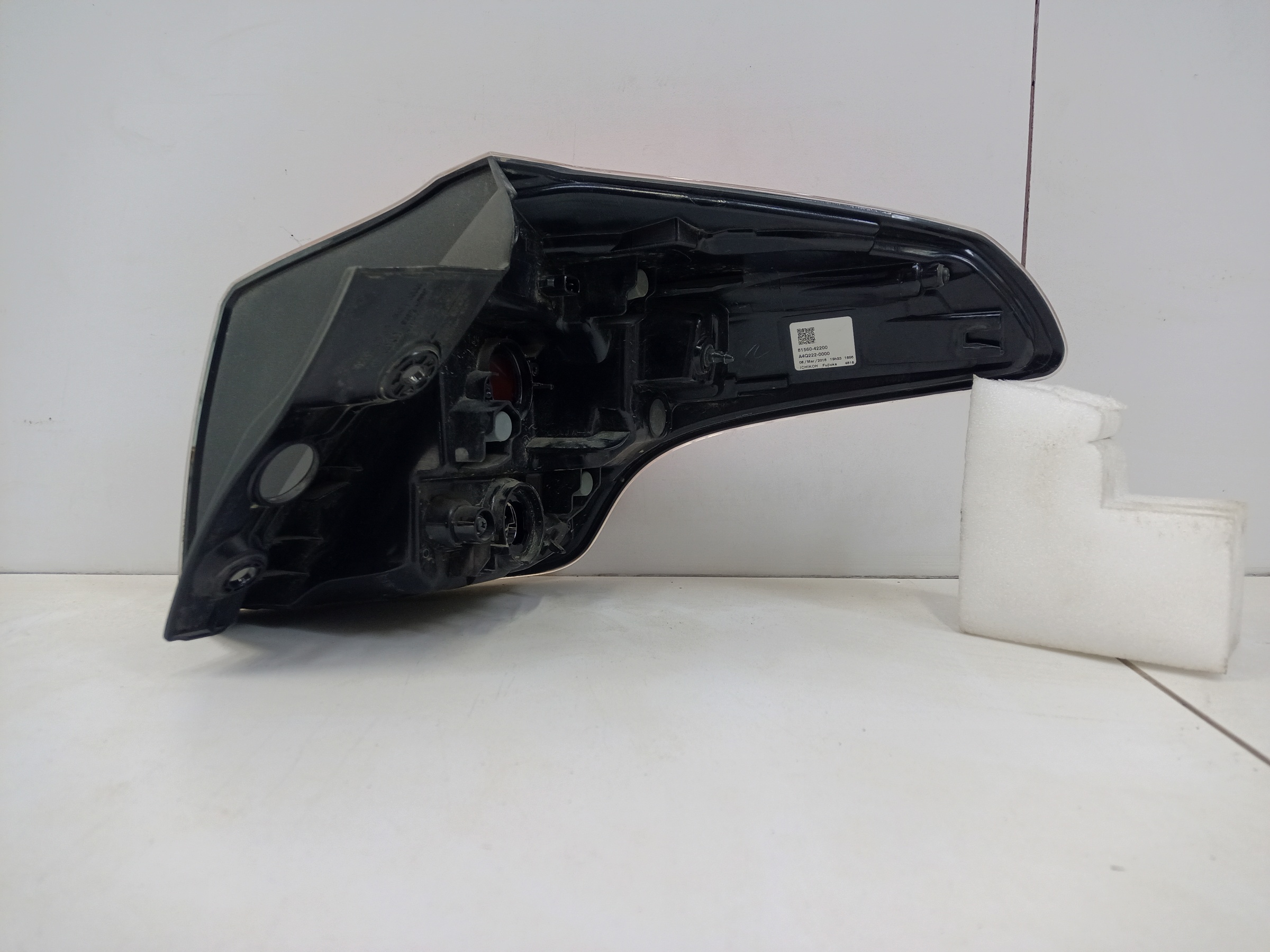 Фонарь задний левый наружный Toyota RAV4 CA40 Restail