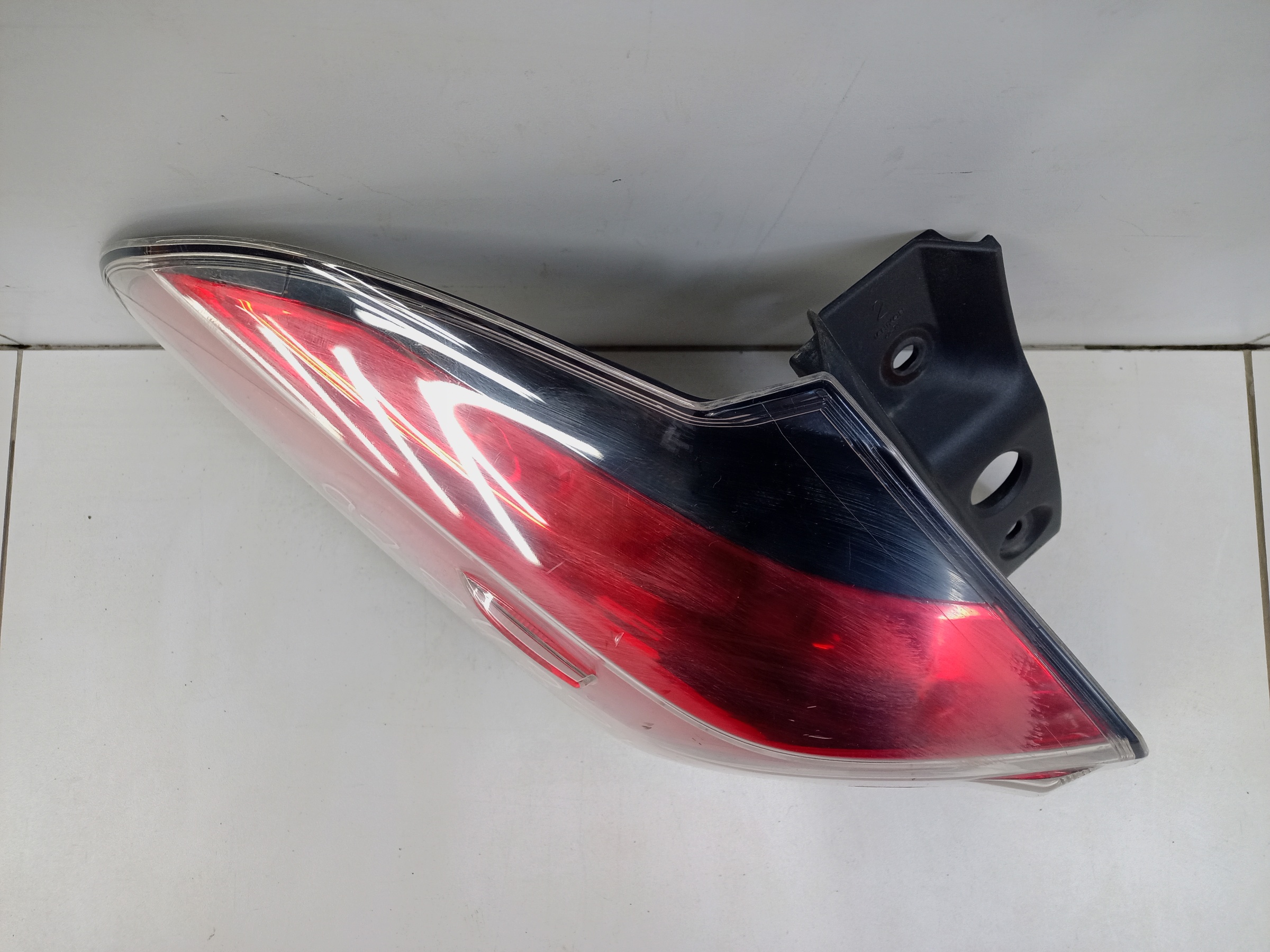 Фонарь задний левый наружный Toyota RAV4 CA40 Restail