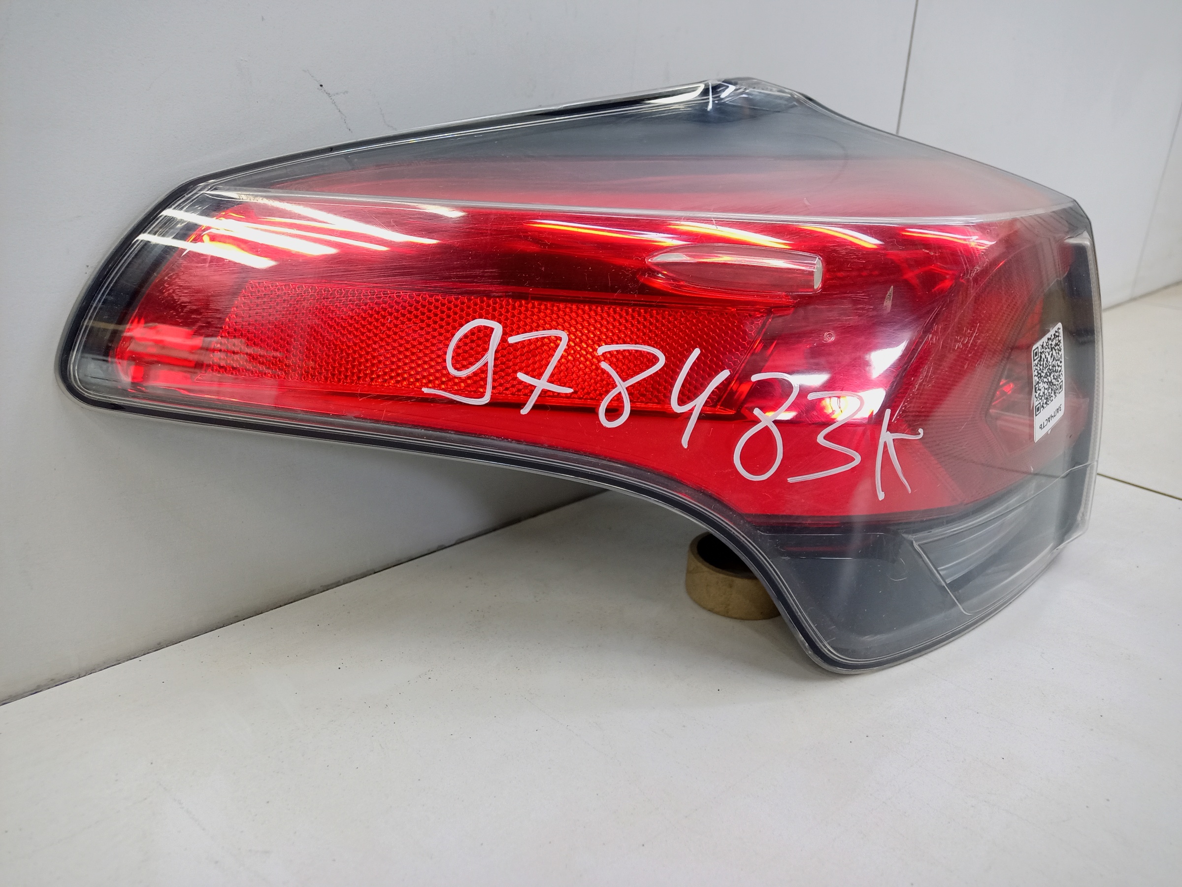 Фонарь задний левый наружный Toyota RAV4 CA40 Restail