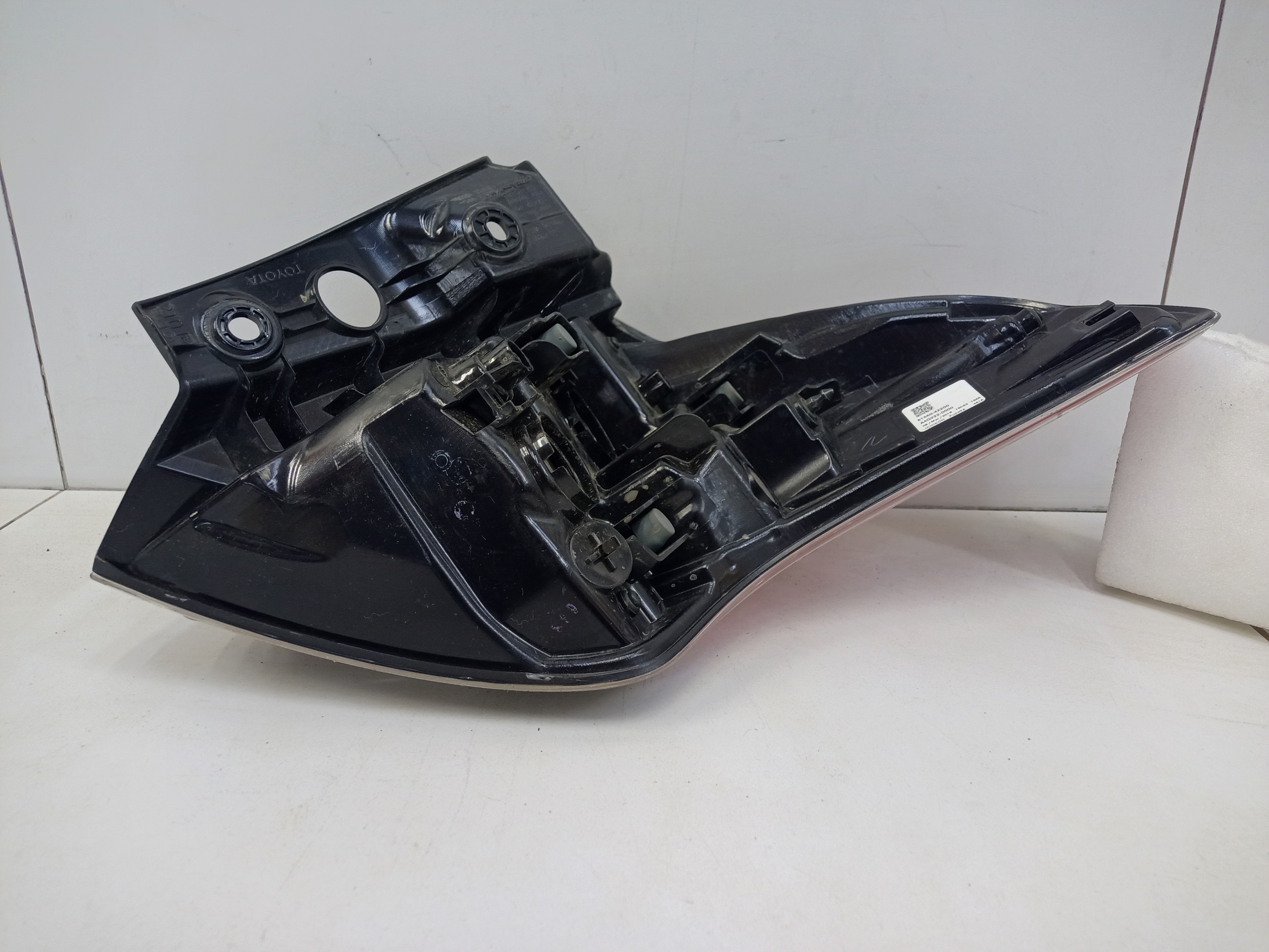 Фонарь задний левый наружный Toyota RAV4 CA40 Restail