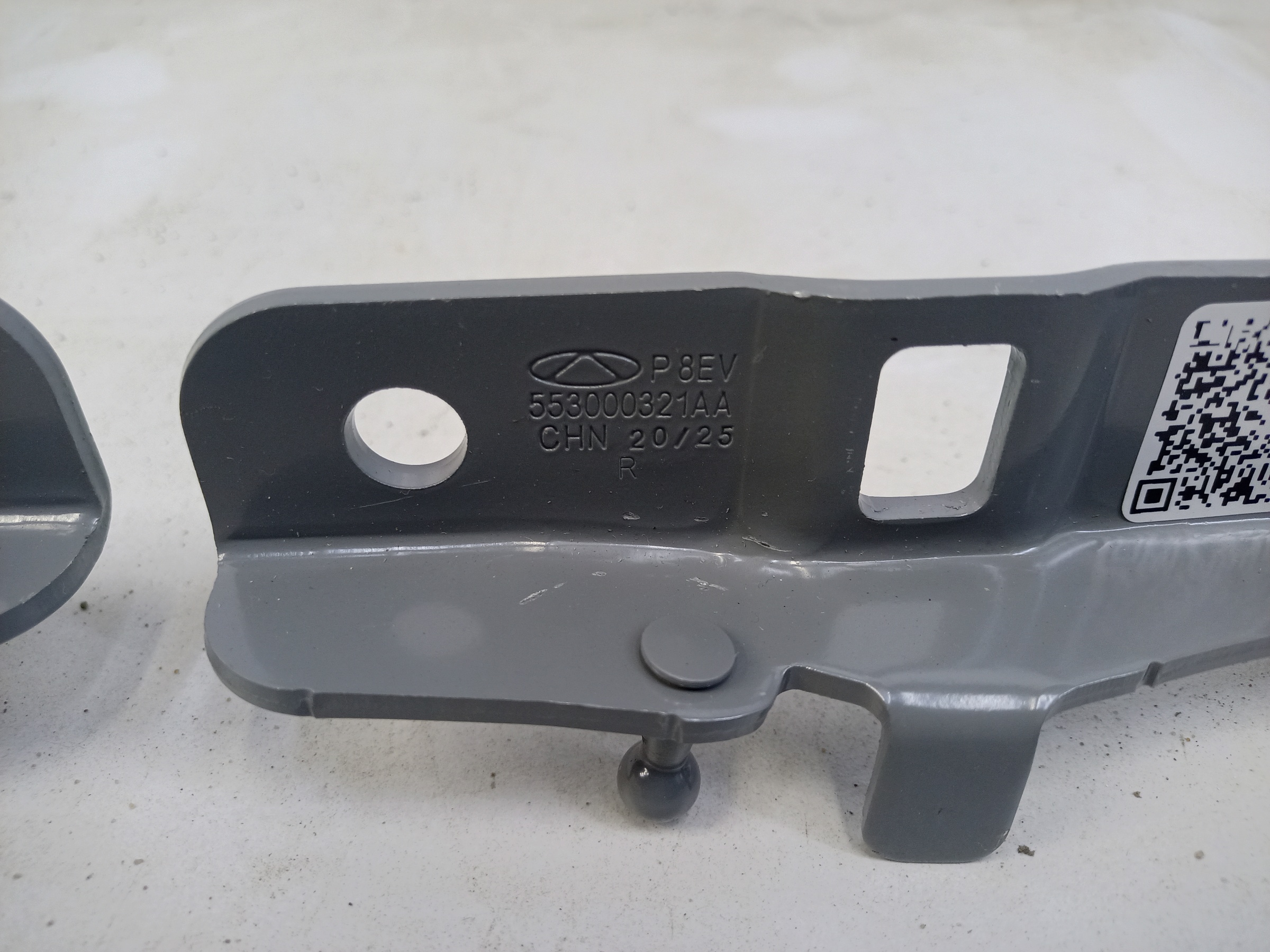 Петля капота левая Omoda C5